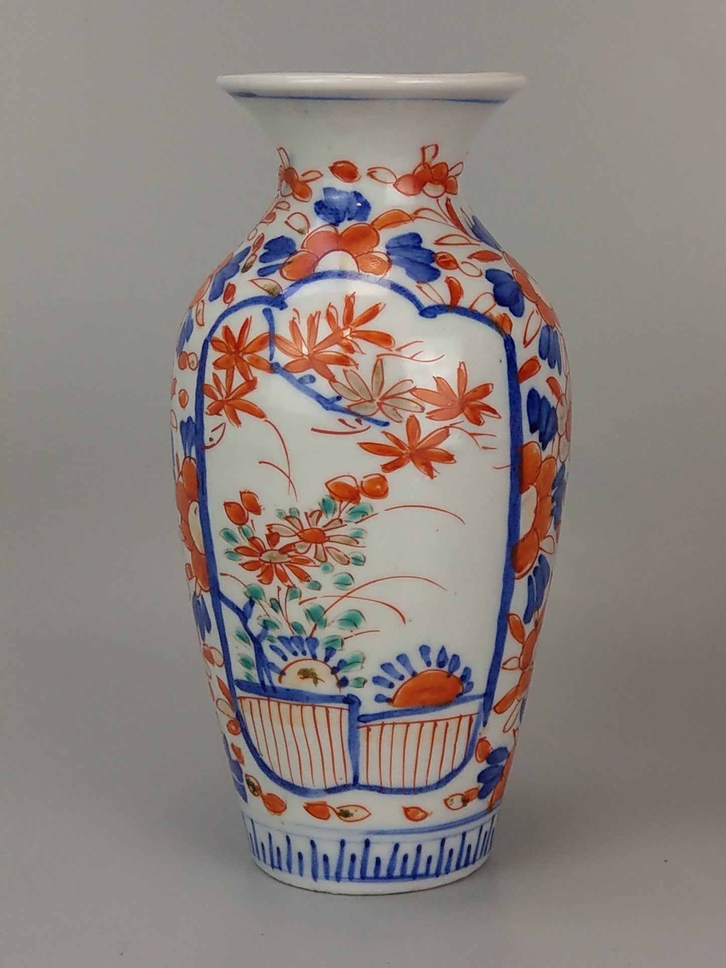Antique Imari Japanese vase Floral with cartouche