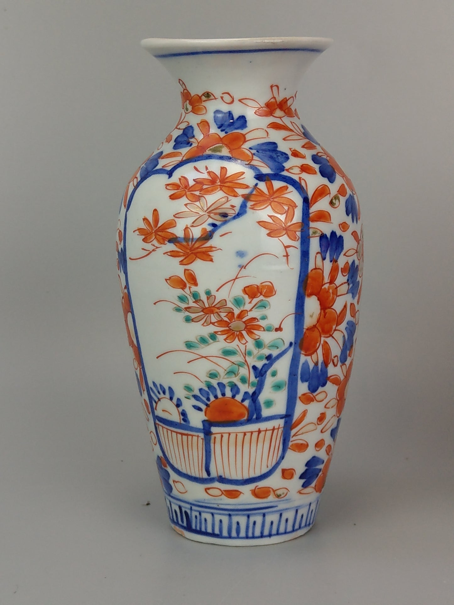 Antique Imari Japanese vase Floral with cartouche