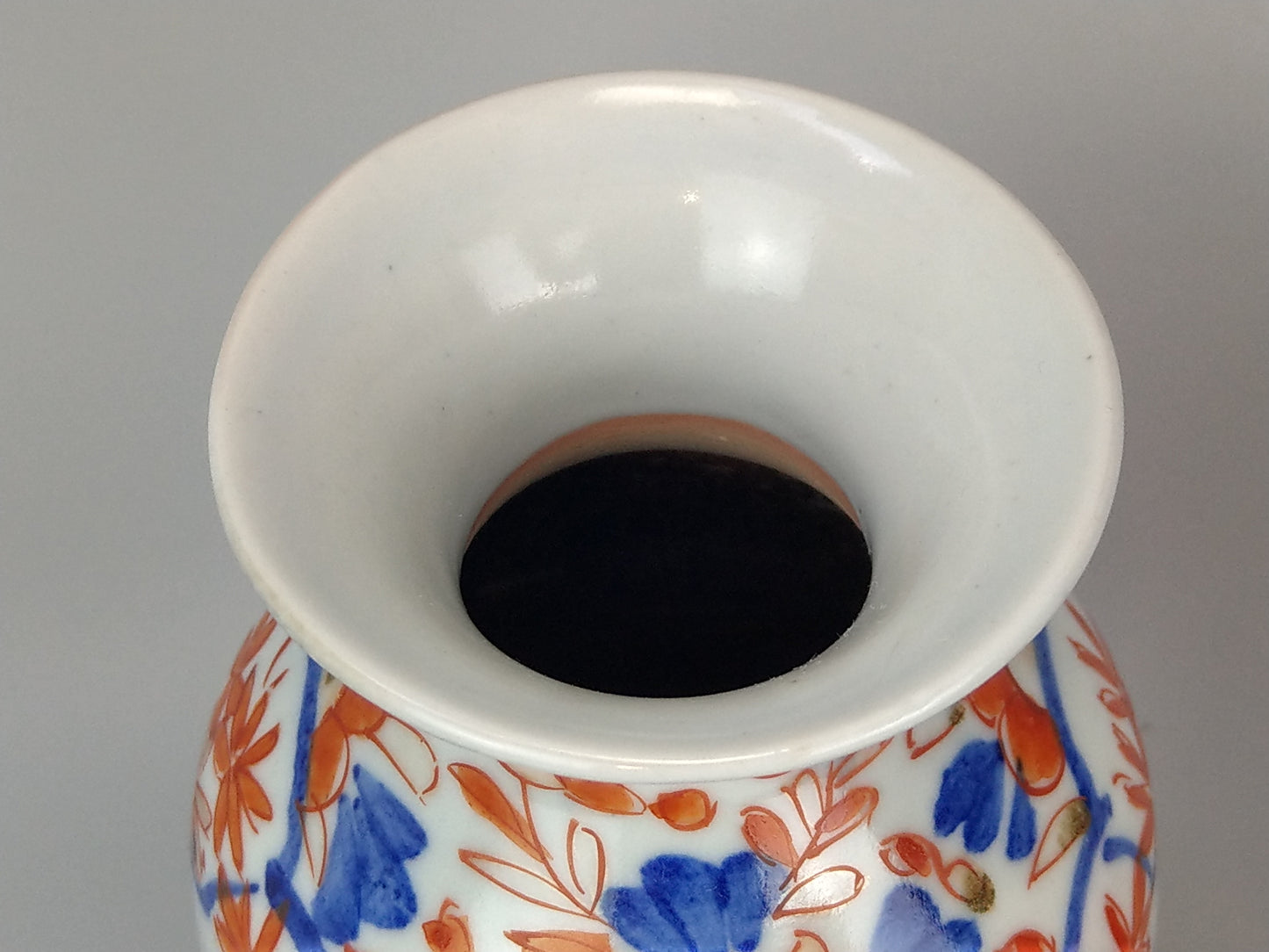 Antique Imari Japanese vase Floral with cartouche
