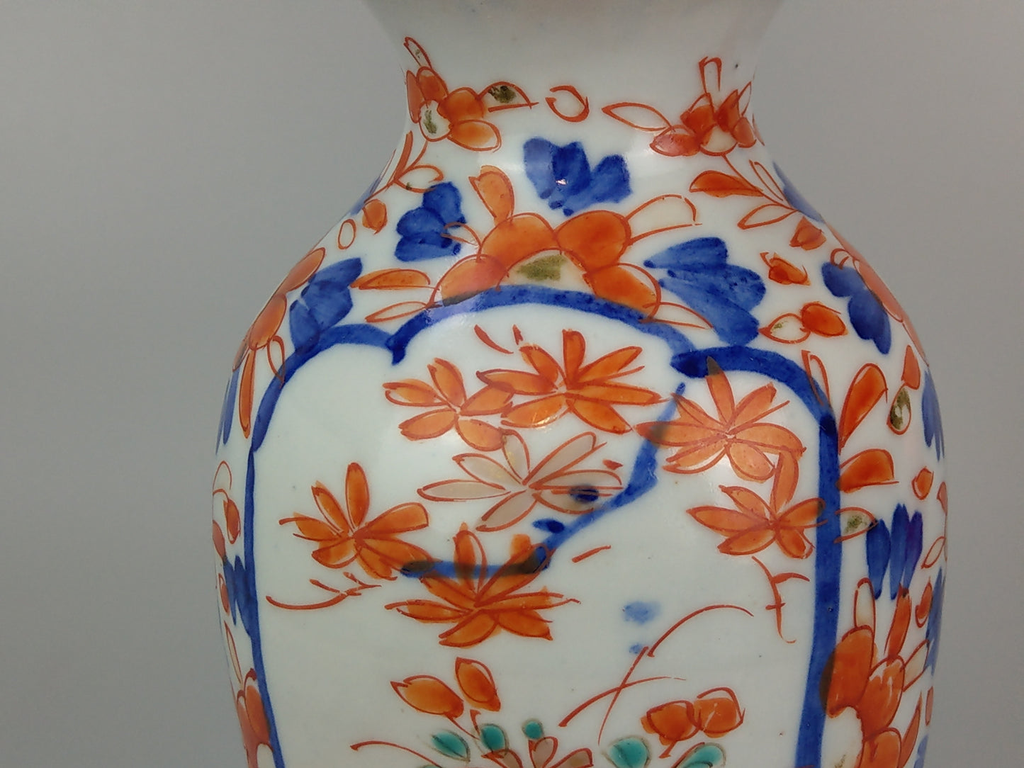 Antique Imari Japanese vase Floral with cartouche