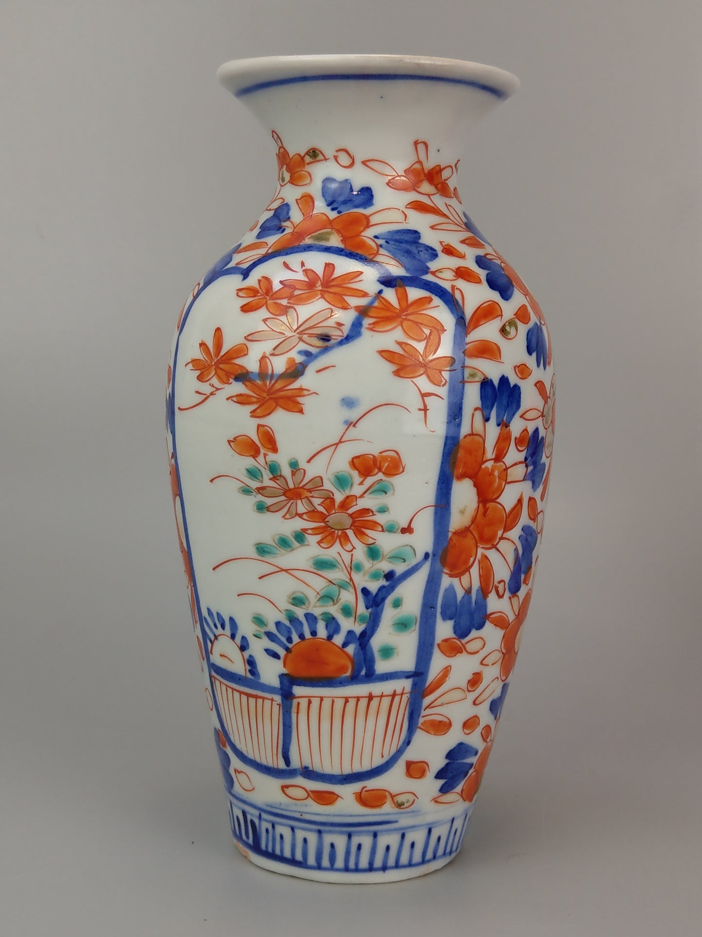 Antique Imari Japanese vase Floral with cartouche