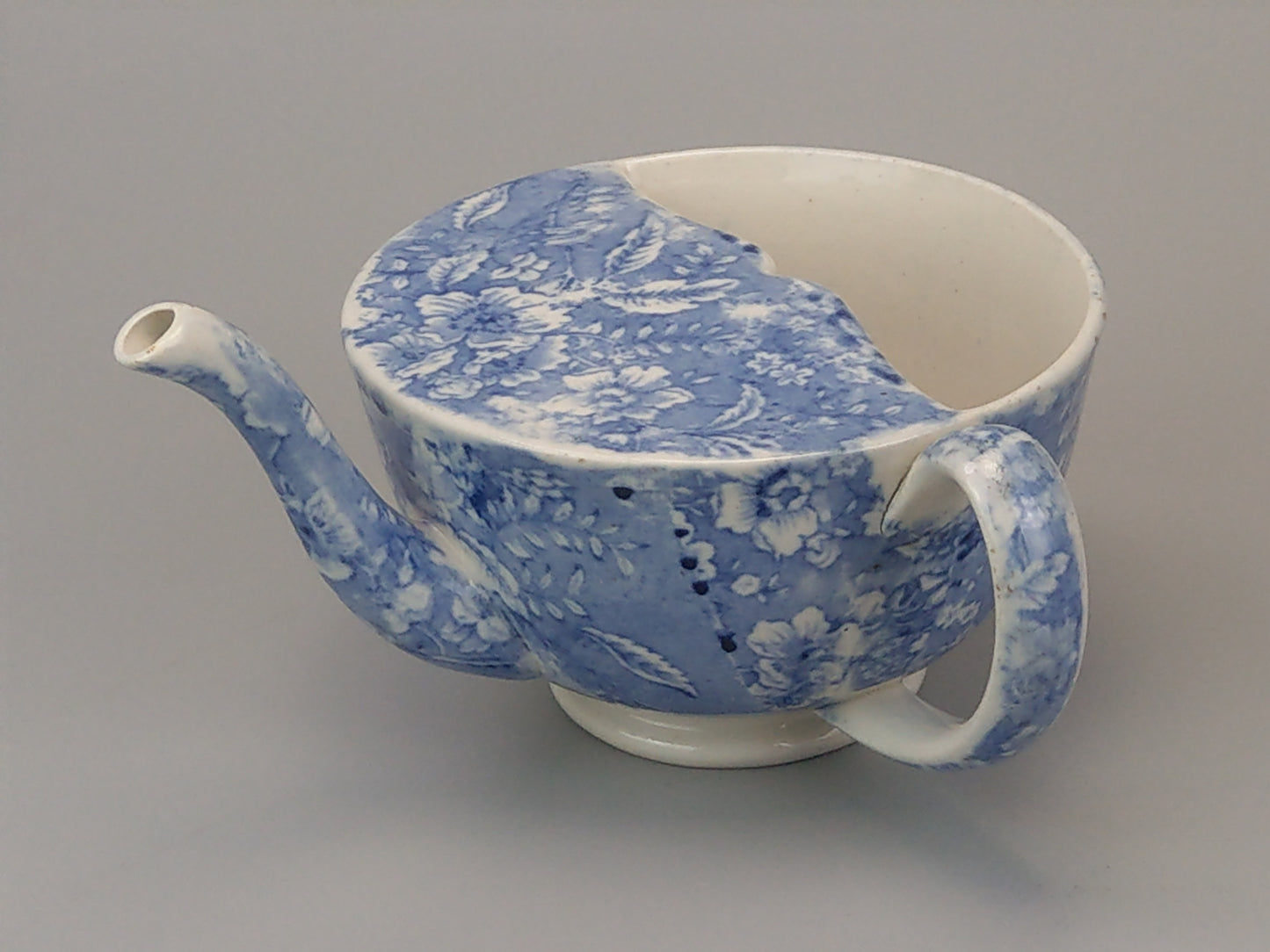 Early print Invalid Feeder Cup blue Floral pattern