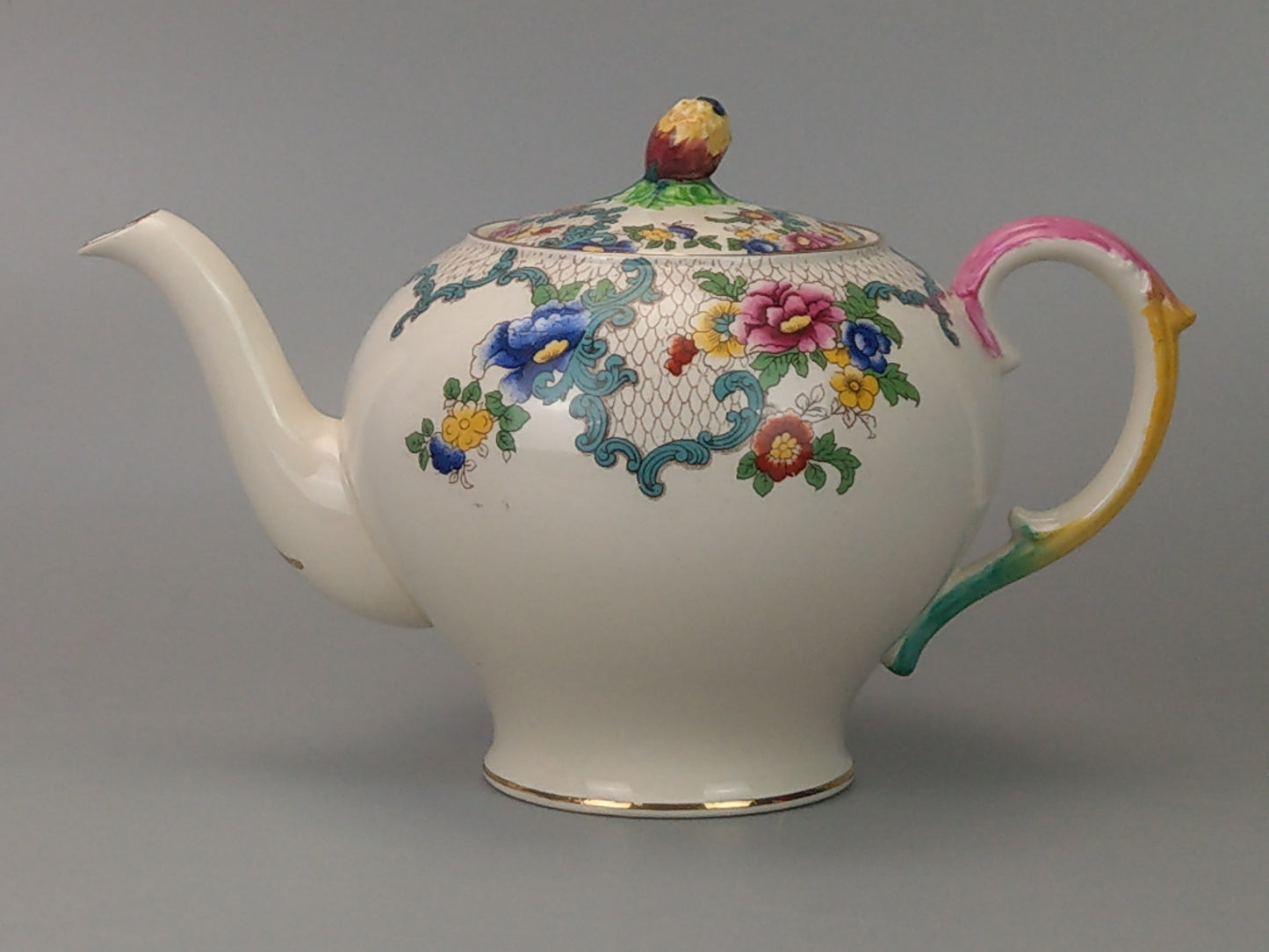 Balloon shaped teapot Victoria Royal Cauldon