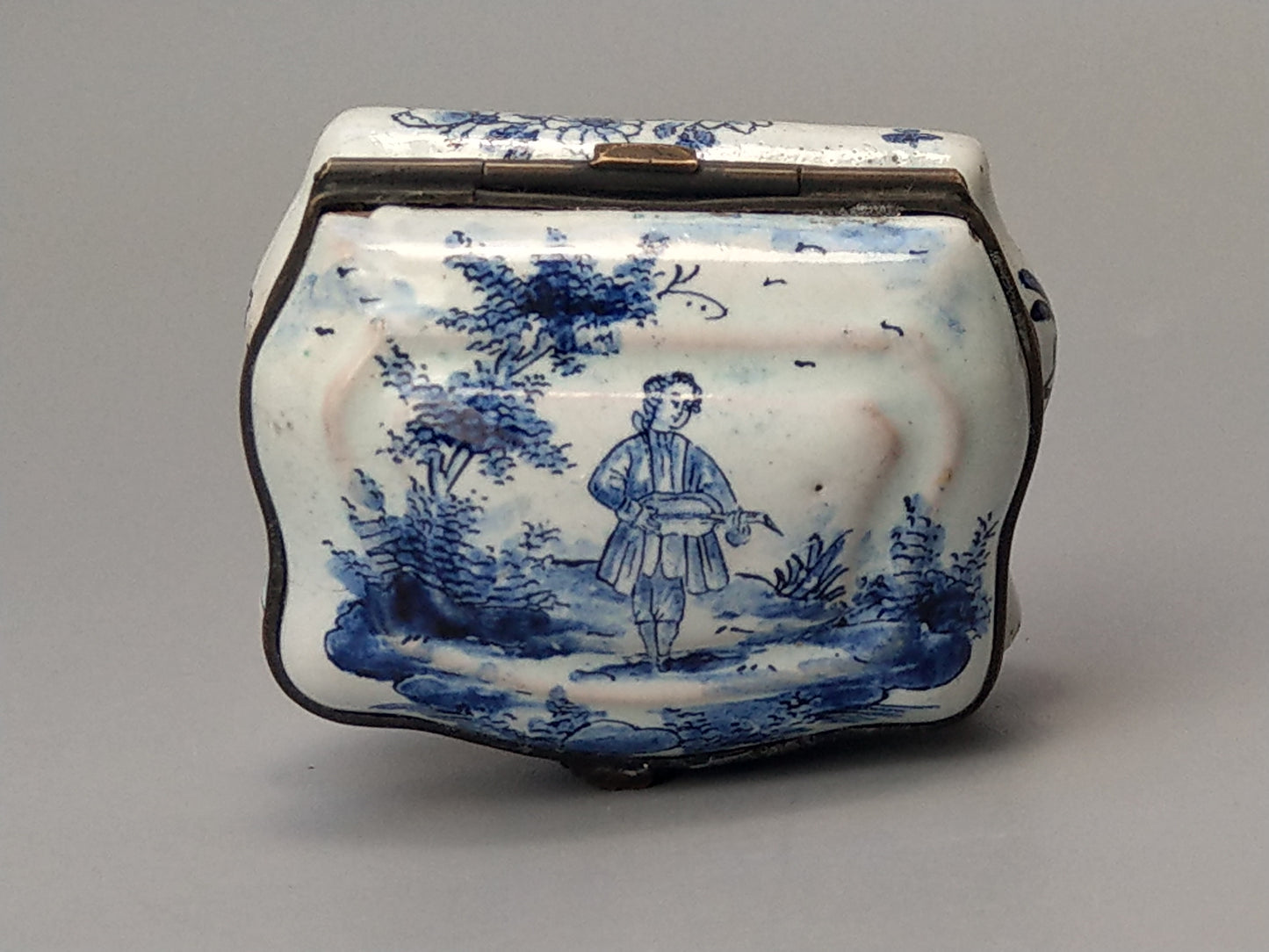 18th-Century Delft Hinged Lid Box in the Manner of Adriaen Pynacker