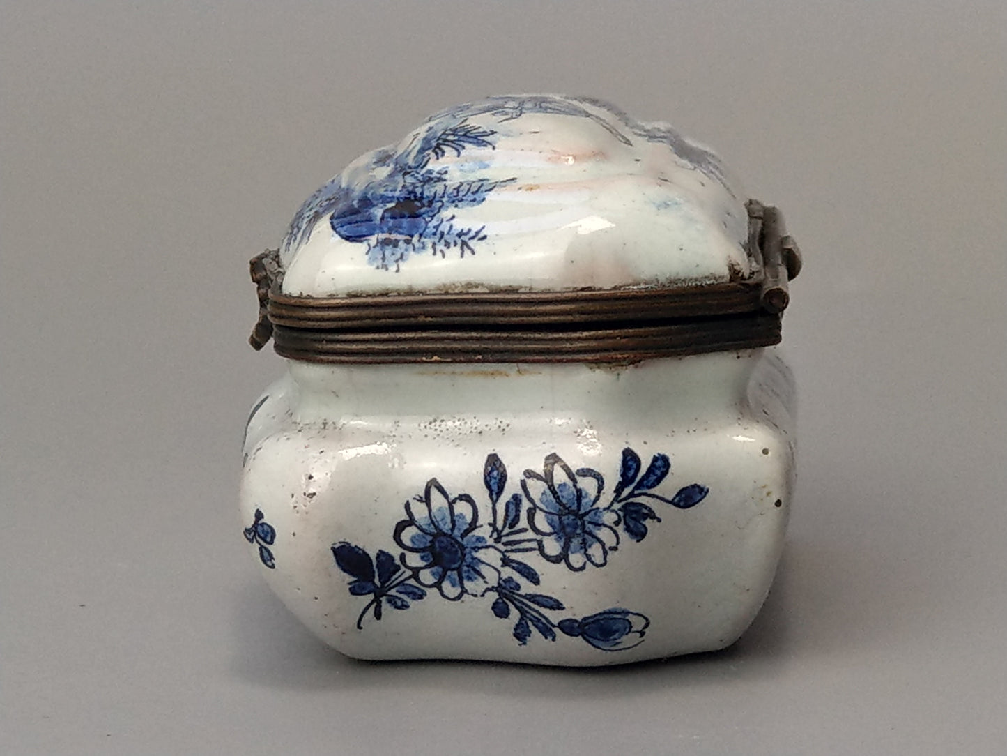 18th-Century Delft Hinged Lid Box in the Manner of Adriaen Pynacker