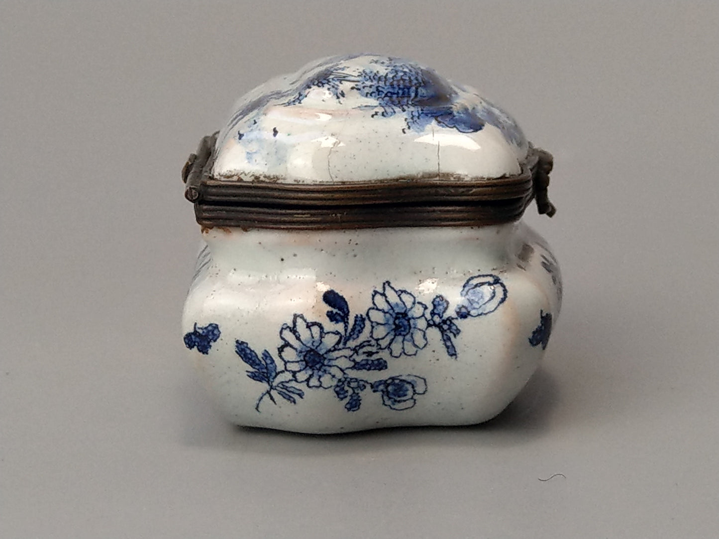 18th-Century Delft Hinged Lid Box in the Manner of Adriaen Pynacker