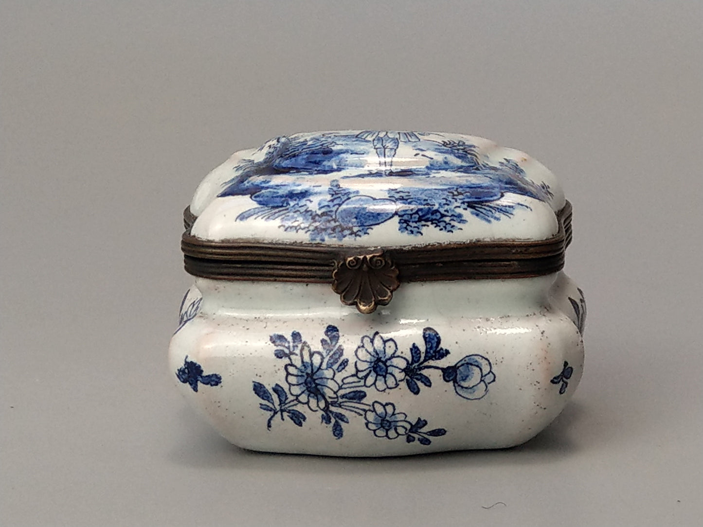 18th-Century Delft Hinged Lid Box in the Manner of Adriaen Pynacker