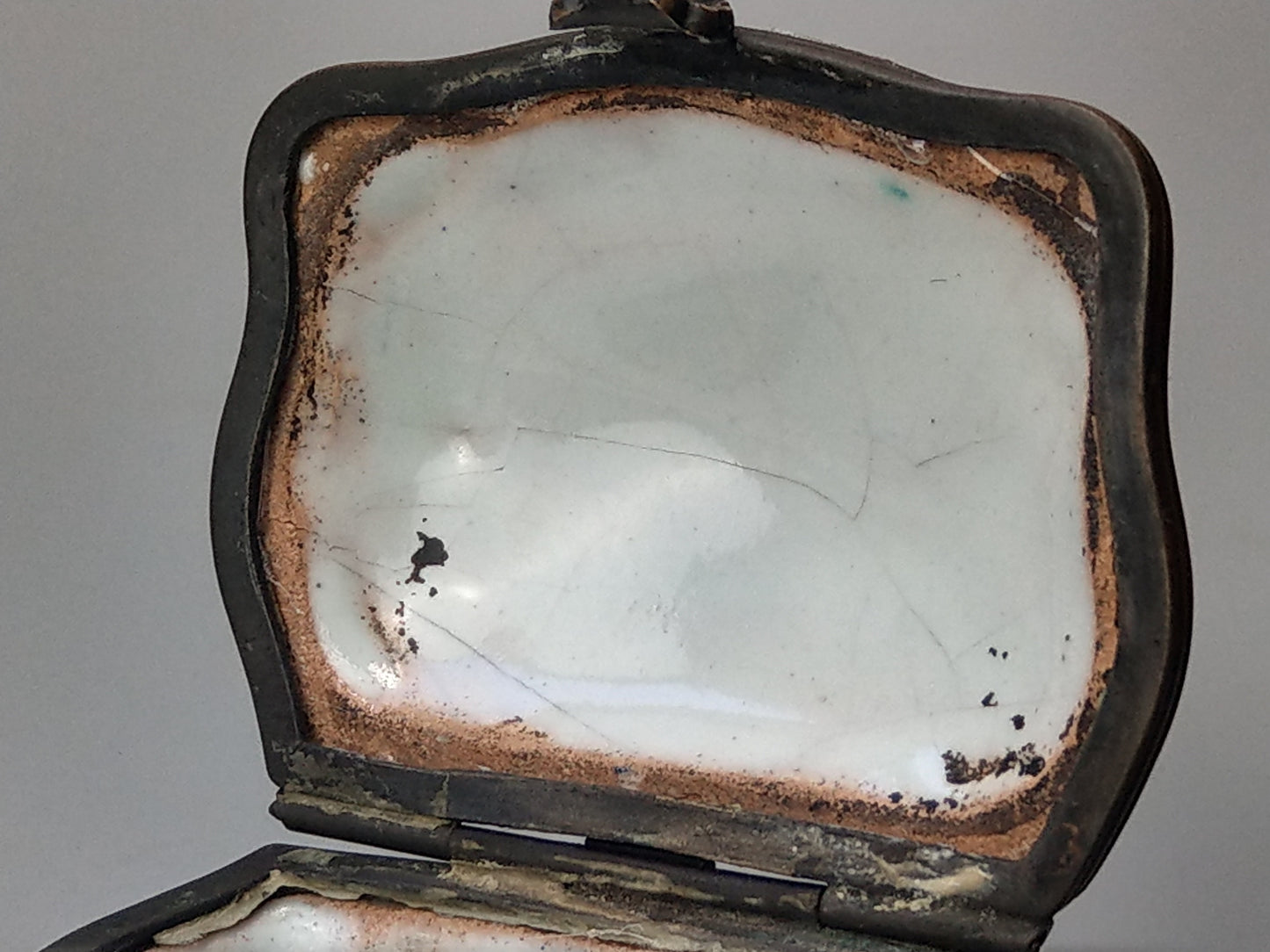 18th-Century Delft Hinged Lid Box in the Manner of Adriaen Pynacker