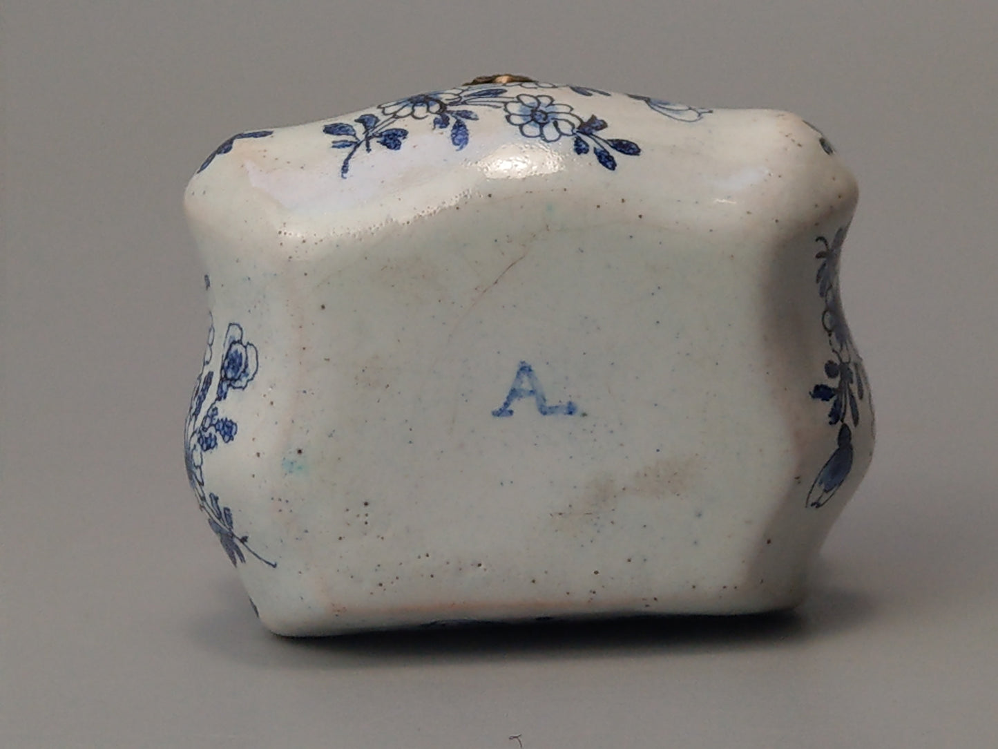 18th-Century Delft Hinged Lid Box in the Manner of Adriaen Pynacker