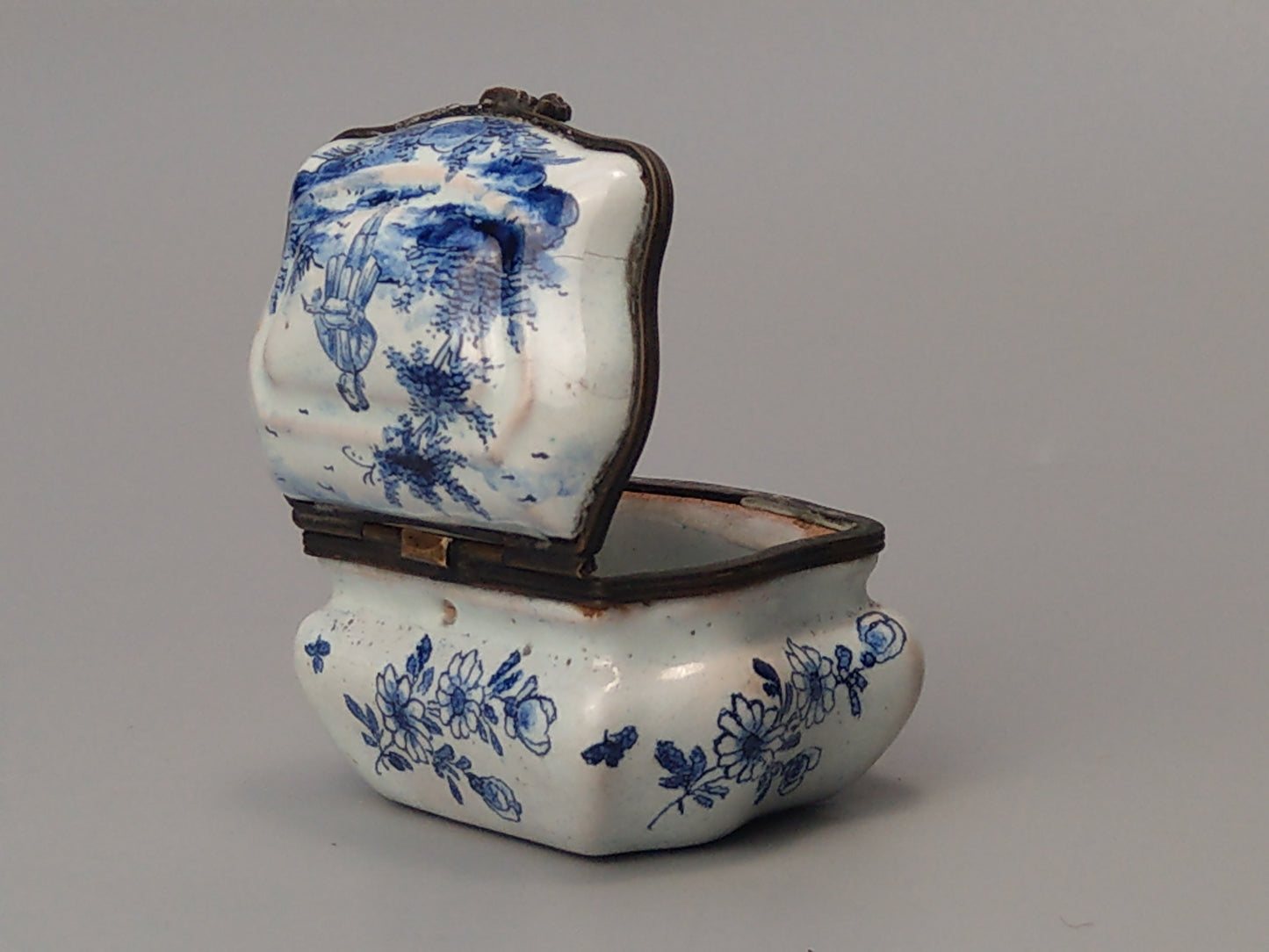 18th-Century Delft Hinged Lid Box in the Manner of Adriaen Pynacker