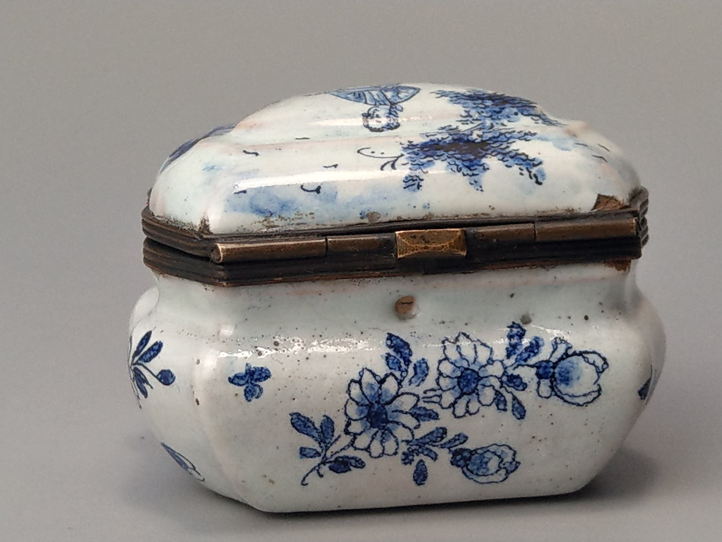18th-Century Delft Hinged Lid Box in the Manner of Adriaen Pynacker