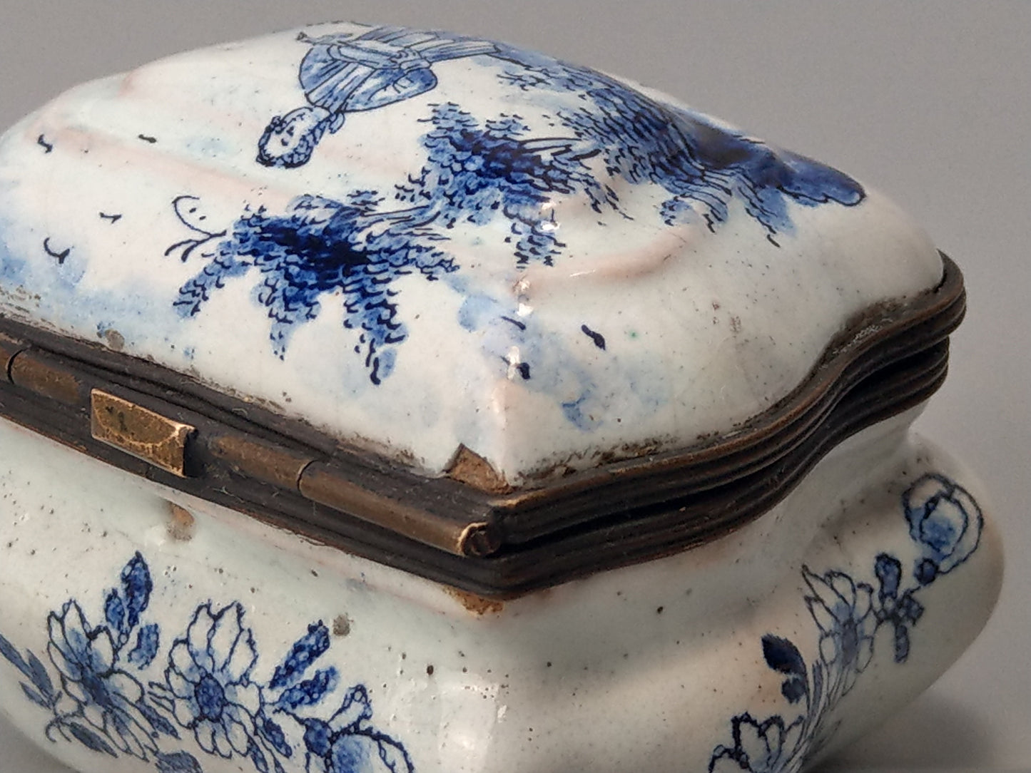 18th-Century Delft Hinged Lid Box in the Manner of Adriaen Pynacker