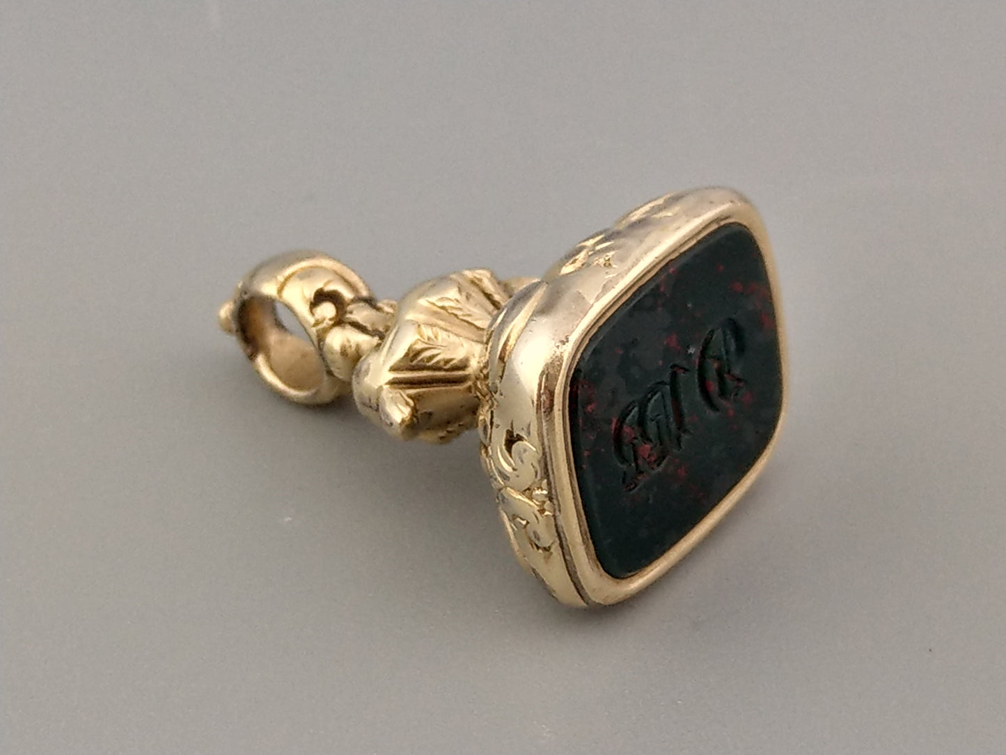 Victorian 9ct gold bloodstone intaglio seal fob with Initials D M