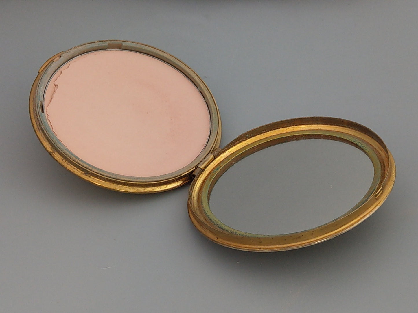 HMS Blake powder box compact with photo locked