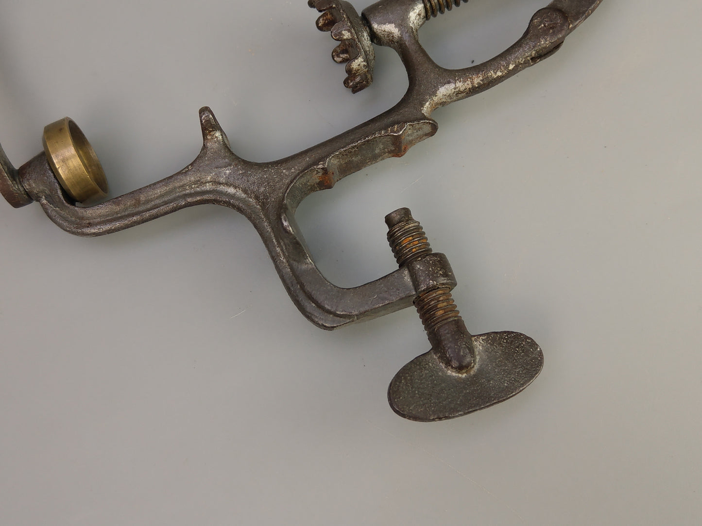 Antique shotgun cartridge loader Sixteen Bore vice mounted tool