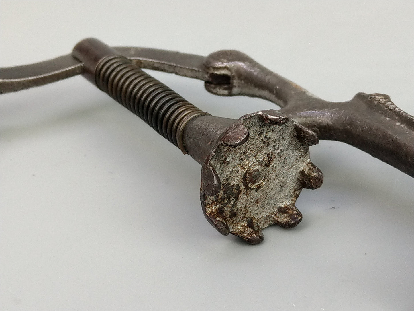 Antique shotgun cartridge loader Sixteen Bore vice mounted tool