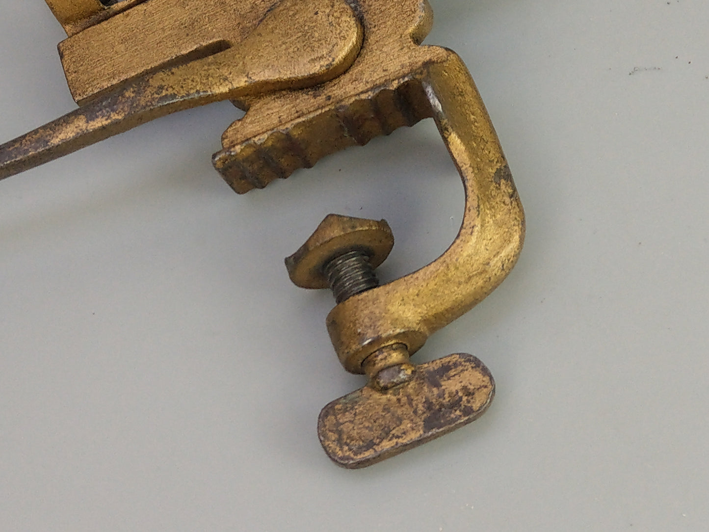 Antique shotgun cartridge loader Sixteen Bore vice mounted tool