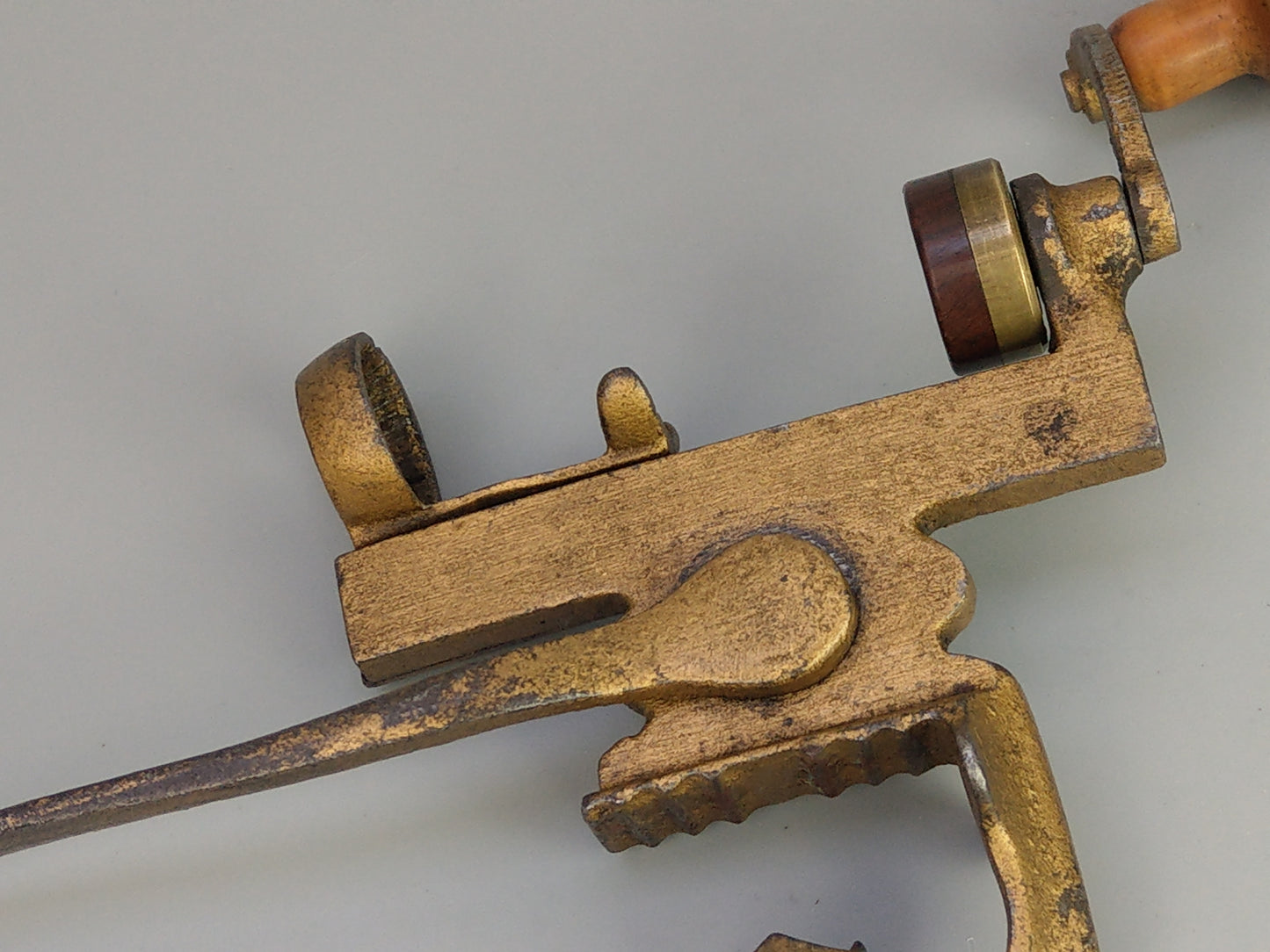 Antique shotgun cartridge loader Sixteen Bore vice mounted tool