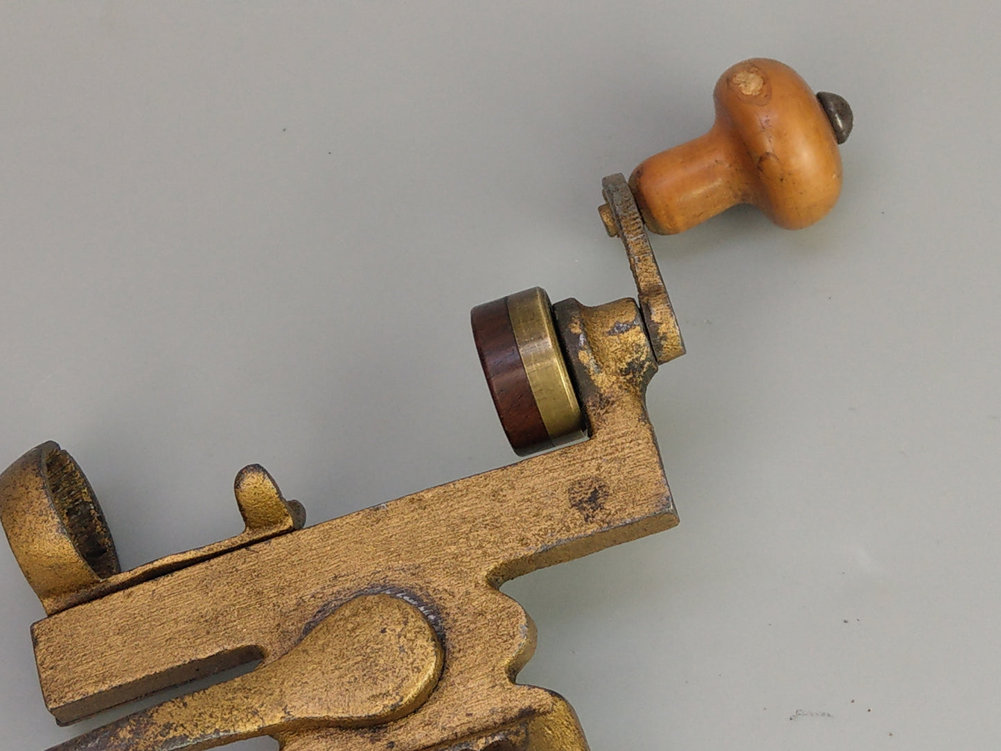 Antique shotgun cartridge loader Sixteen Bore vice mounted tool