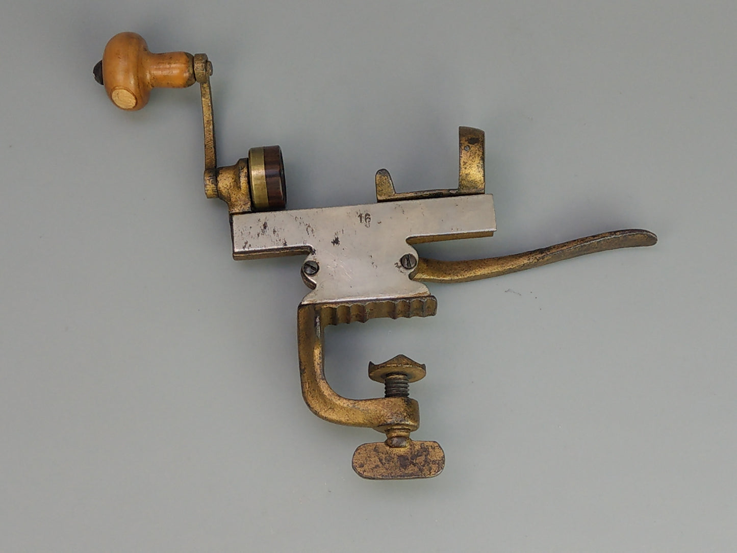 Antique shotgun cartridge loader Sixteen Bore vice mounted tool