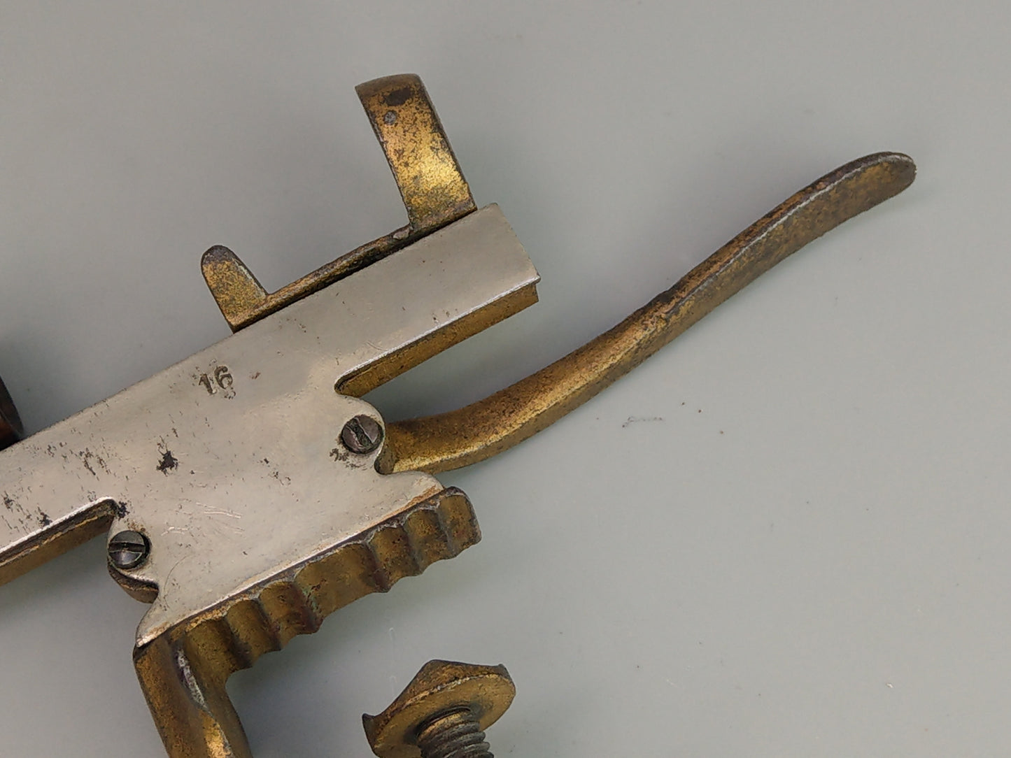 Antique shotgun cartridge loader Sixteen Bore vice mounted tool