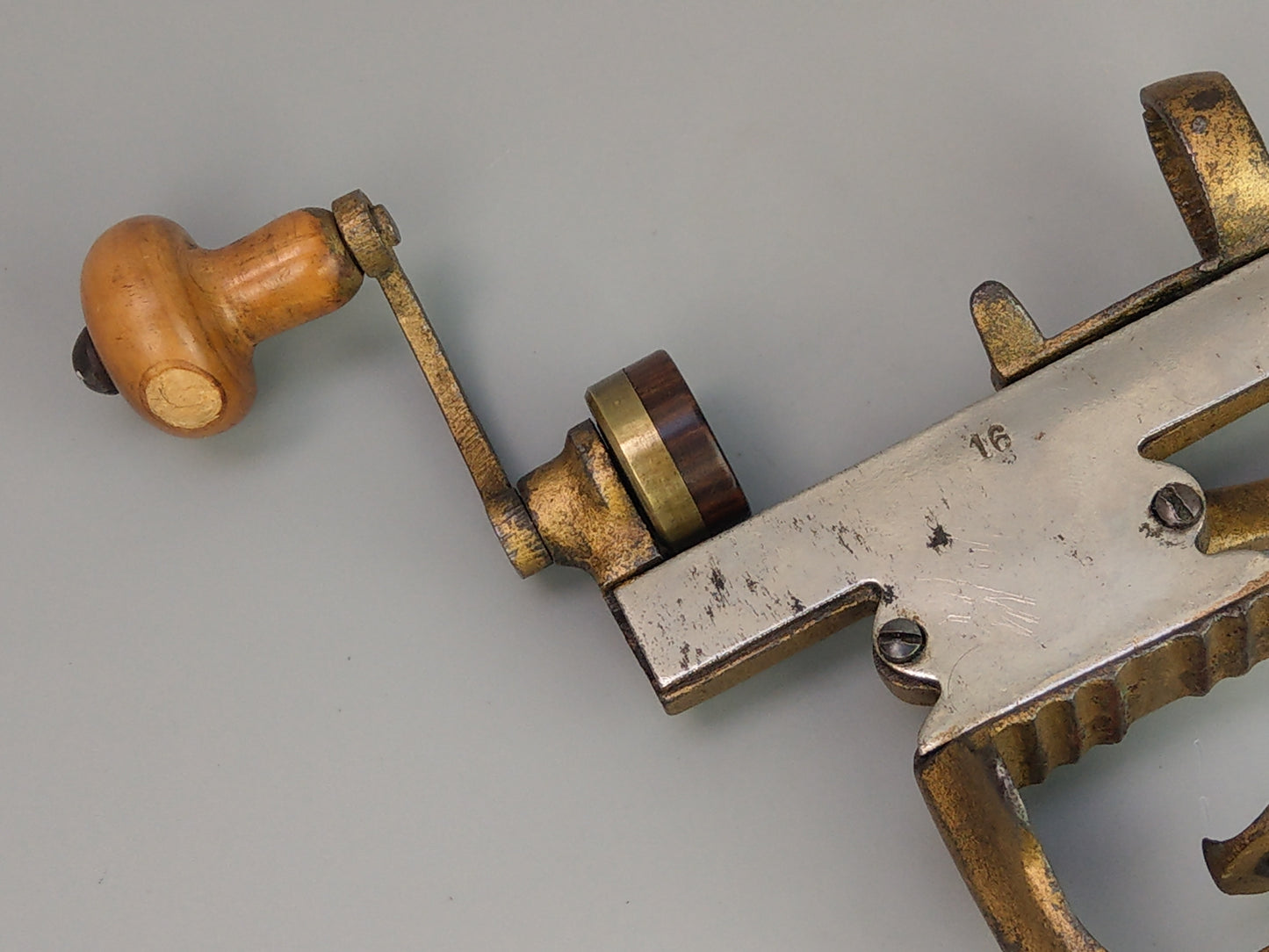 Antique shotgun cartridge loader Sixteen Bore vice mounted tool