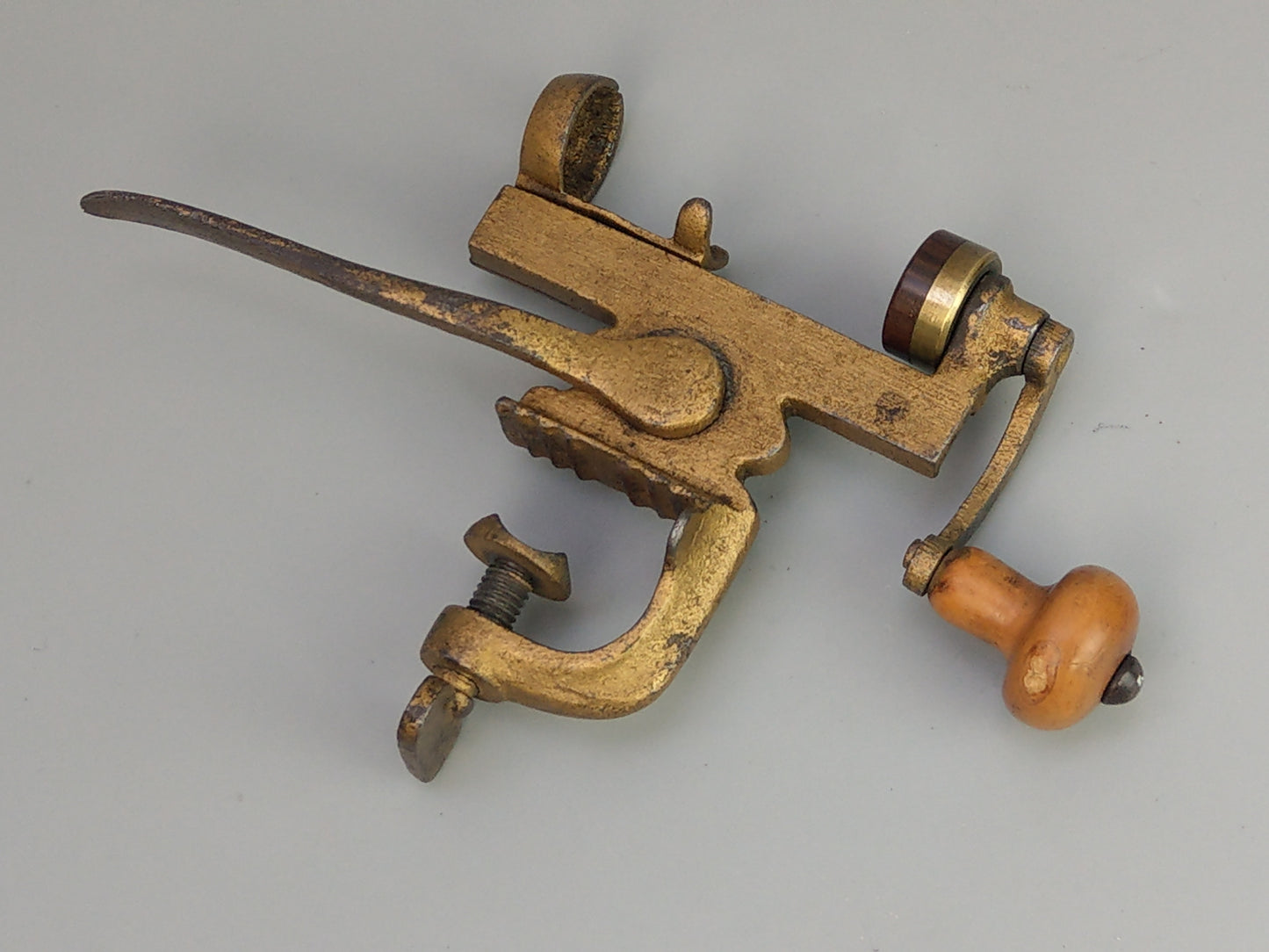 Antique shotgun cartridge loader Sixteen Bore vice mounted tool