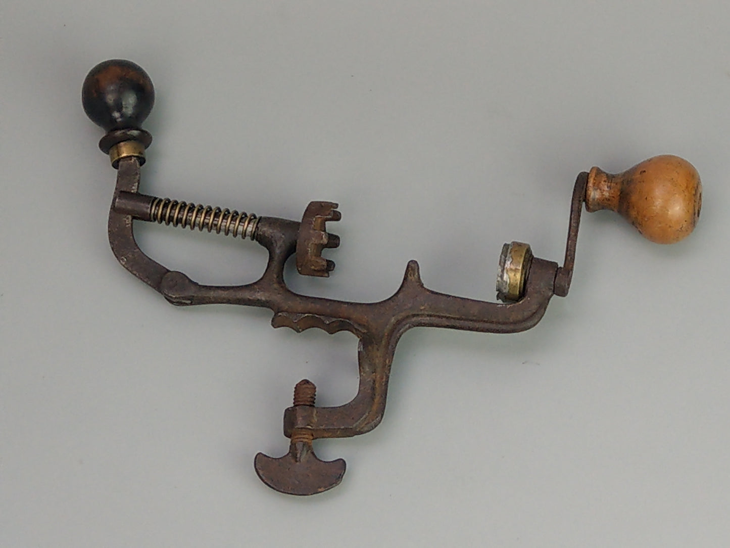 Antique shotgun cartridge loader Sixteen Bore vice mounted tool