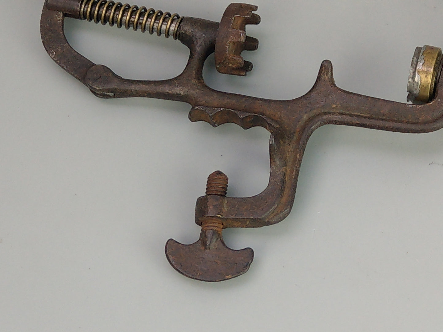 Antique shotgun cartridge loader Sixteen Bore vice mounted tool