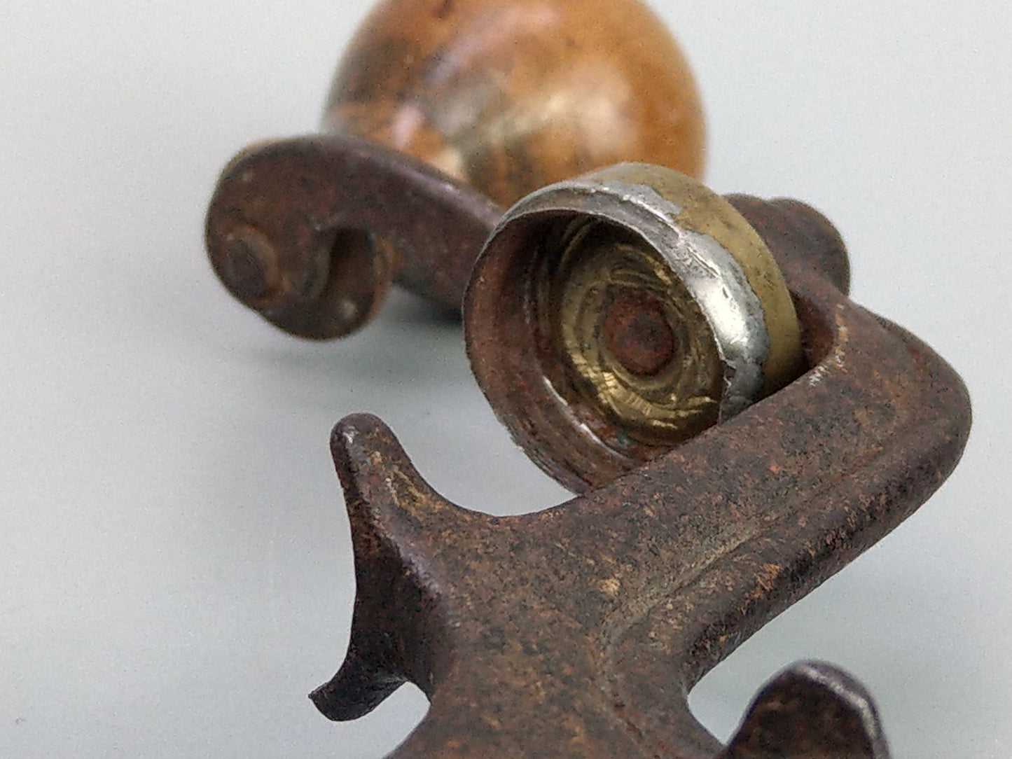 Antique shotgun cartridge loader Sixteen Bore vice mounted tool