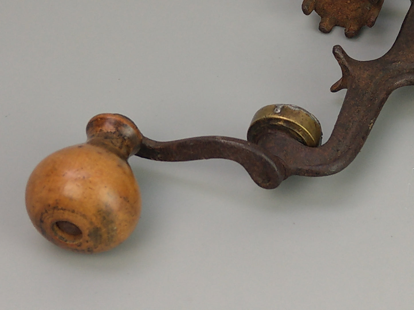 Antique shotgun cartridge loader Sixteen Bore vice mounted tool