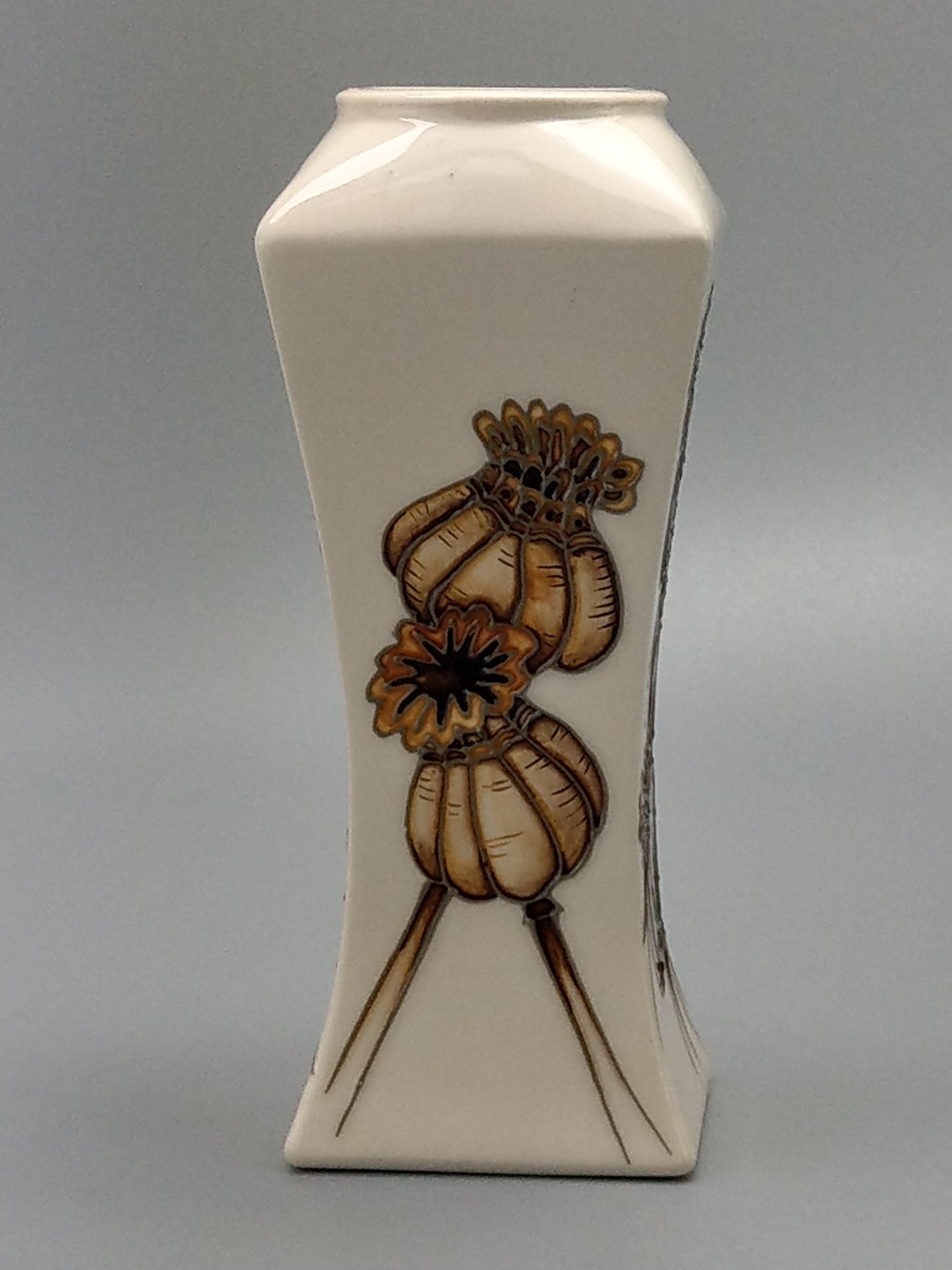Moorcroft pottery Vase Poppy Seed Heads by Helen Dale Numbered edition Numbered edition 18 No.34/6
