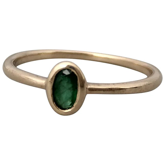 Vintage 9ct gold Delicate ring with Emerald oval cut