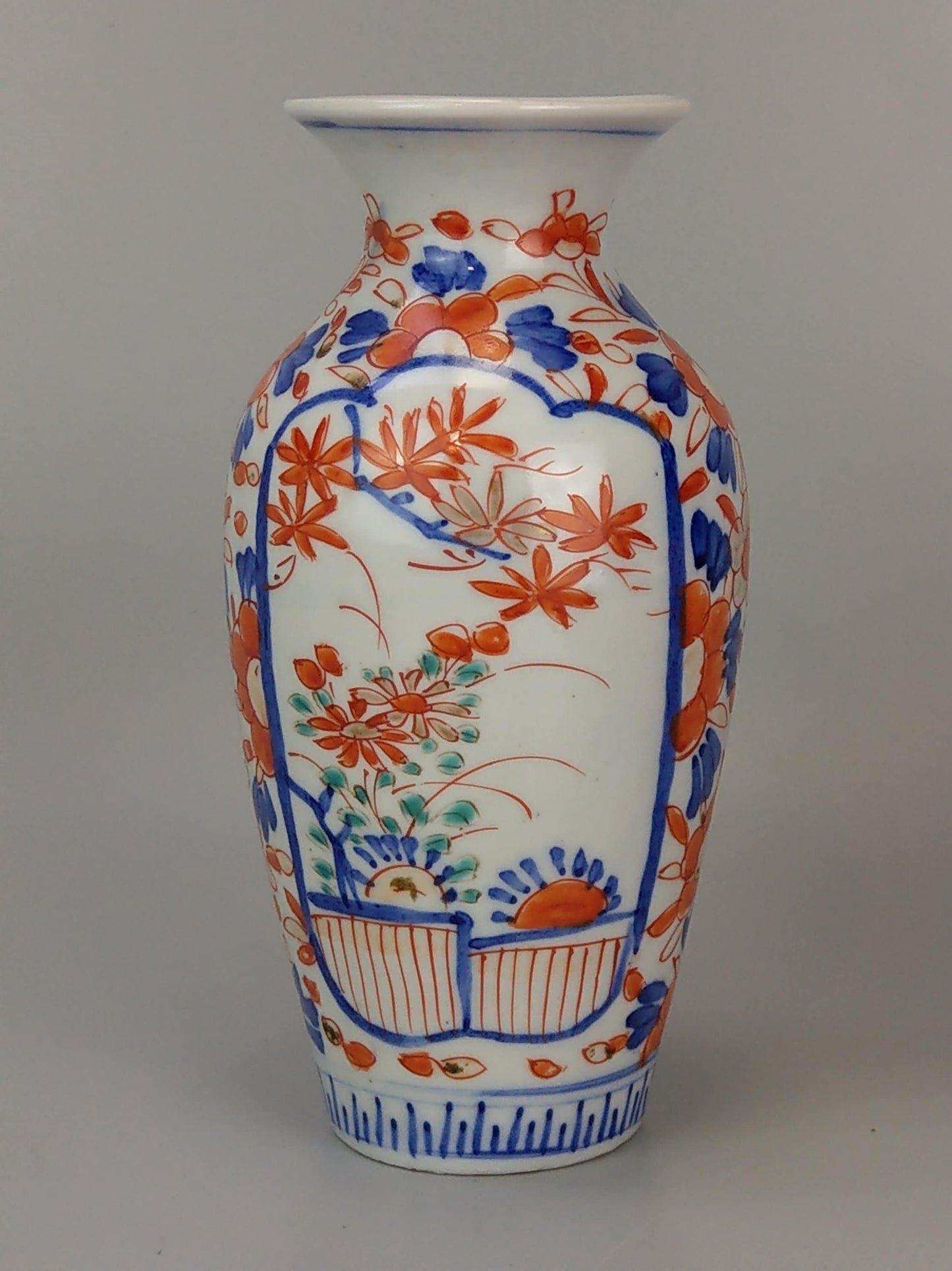 Antique Imari Japanese vase Floral with cartouche