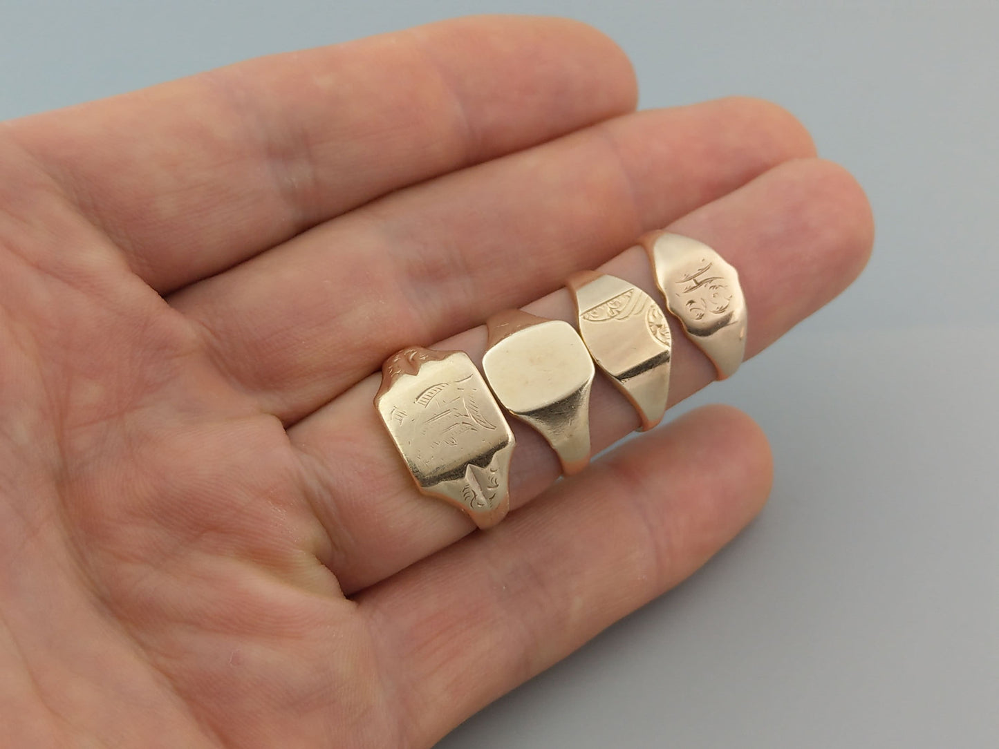 Antique 9ct gold signet ring, engraved with the letter, size T (UK) or 9.3/4 (US).
