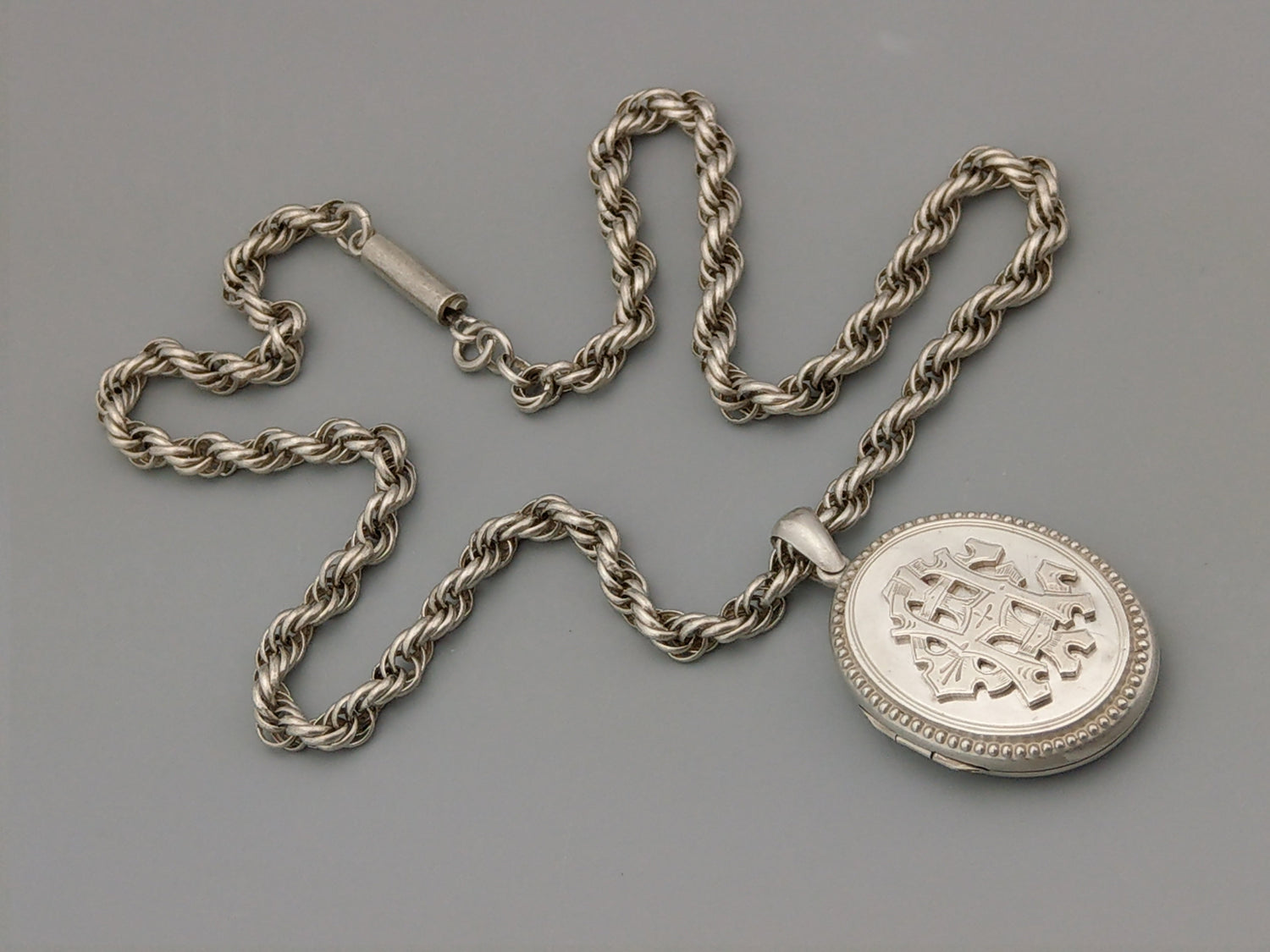 Victorian Locket with Chain - Prohibition Gems