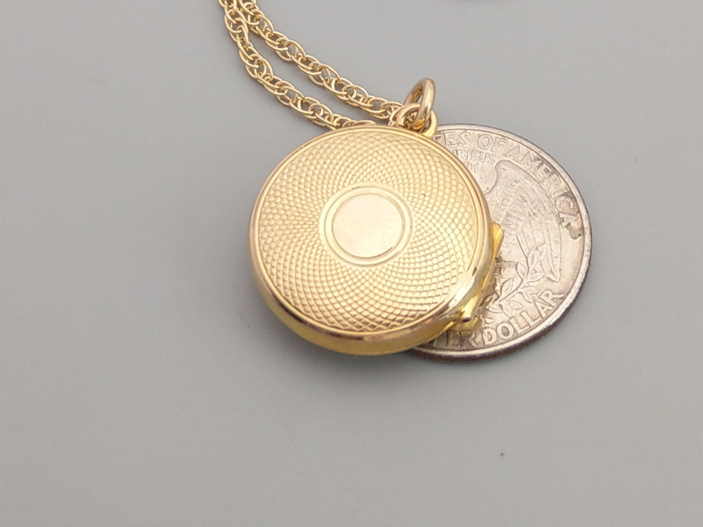 Solid 9ct Gold round Photo locket with double link chain