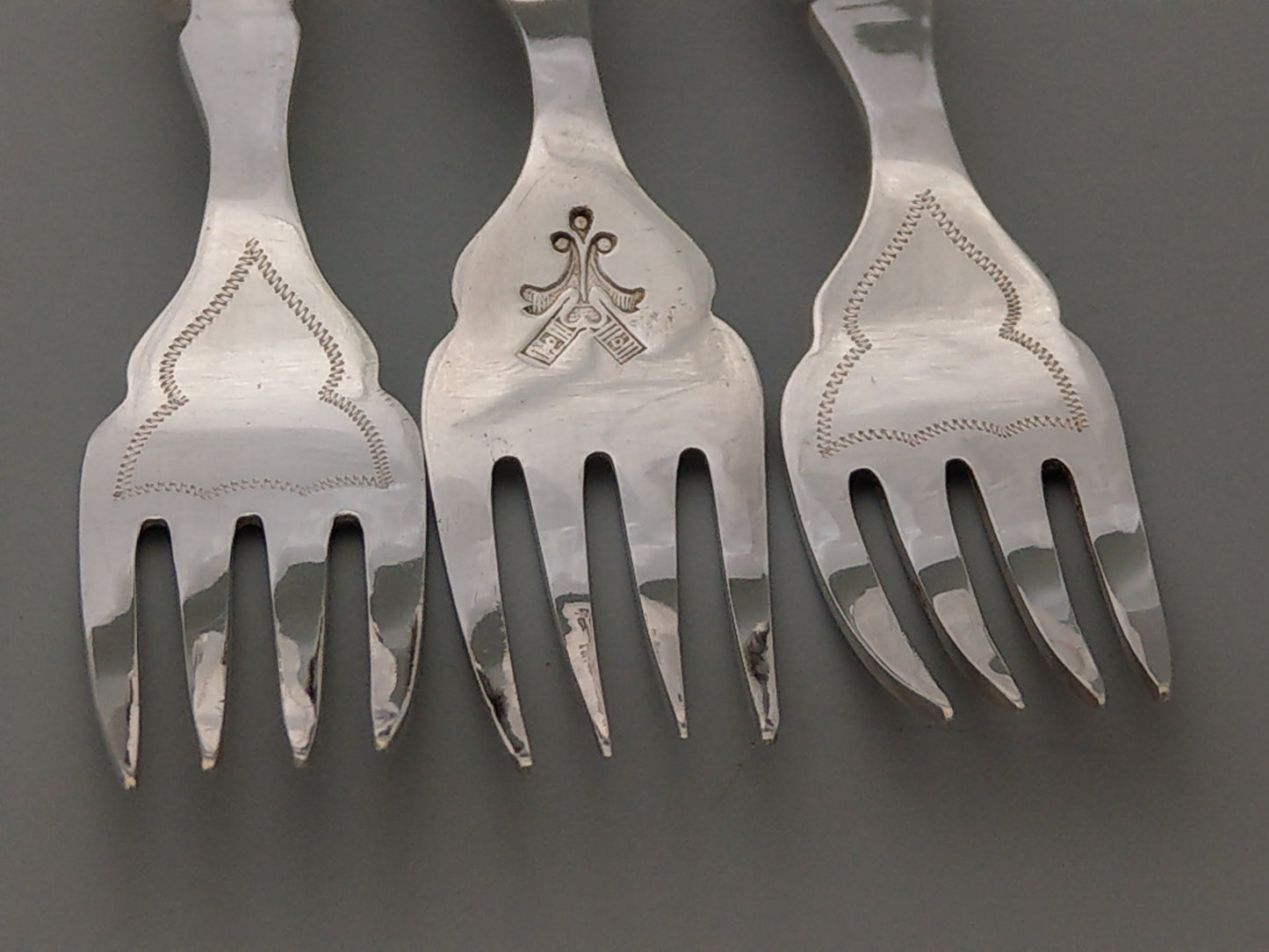 Sheffield Silver-plated Cutlery Set for 12 with Canteen Box