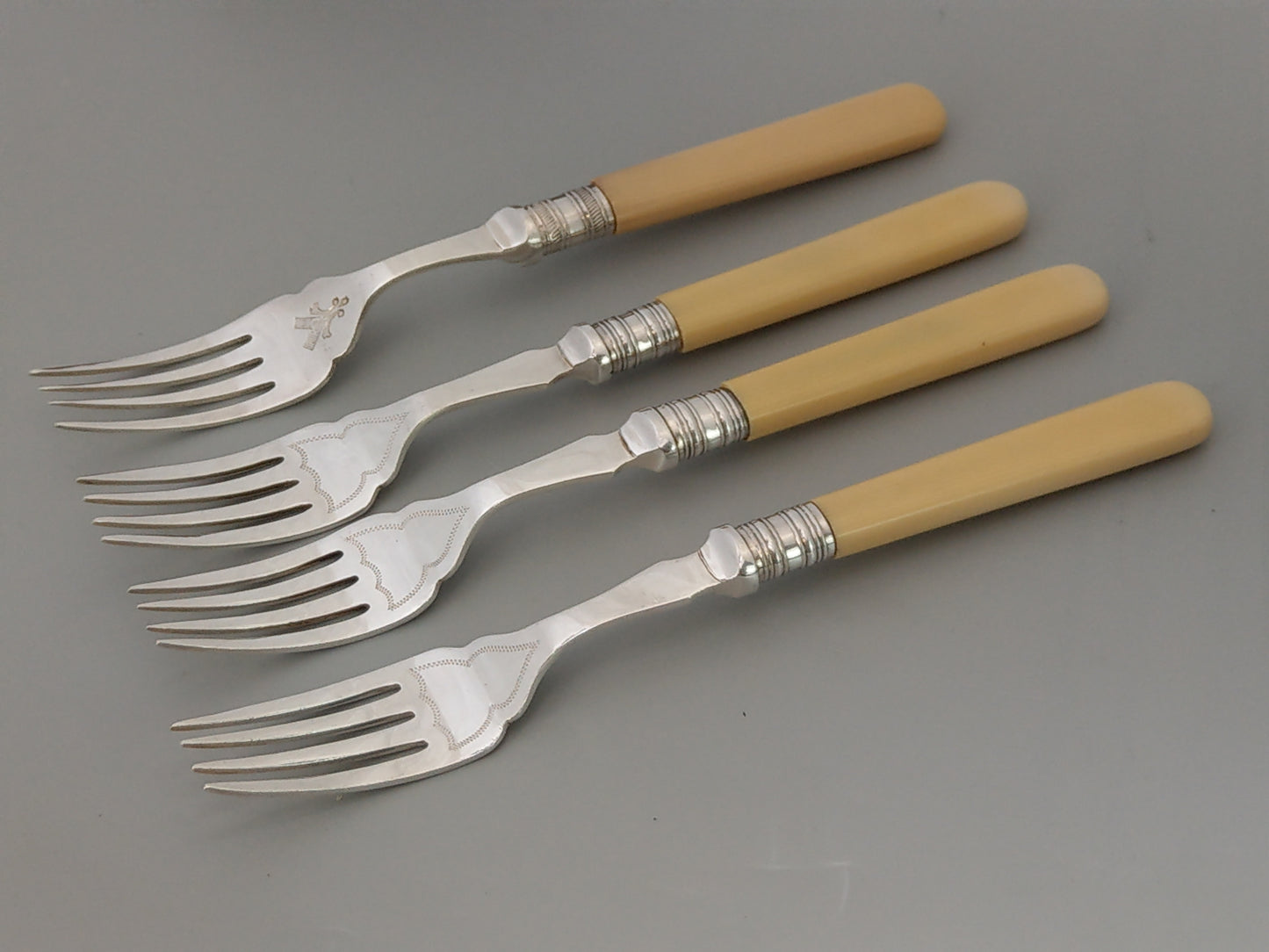 Sheffield Silver-plated Cutlery Set for 12 with Canteen Box