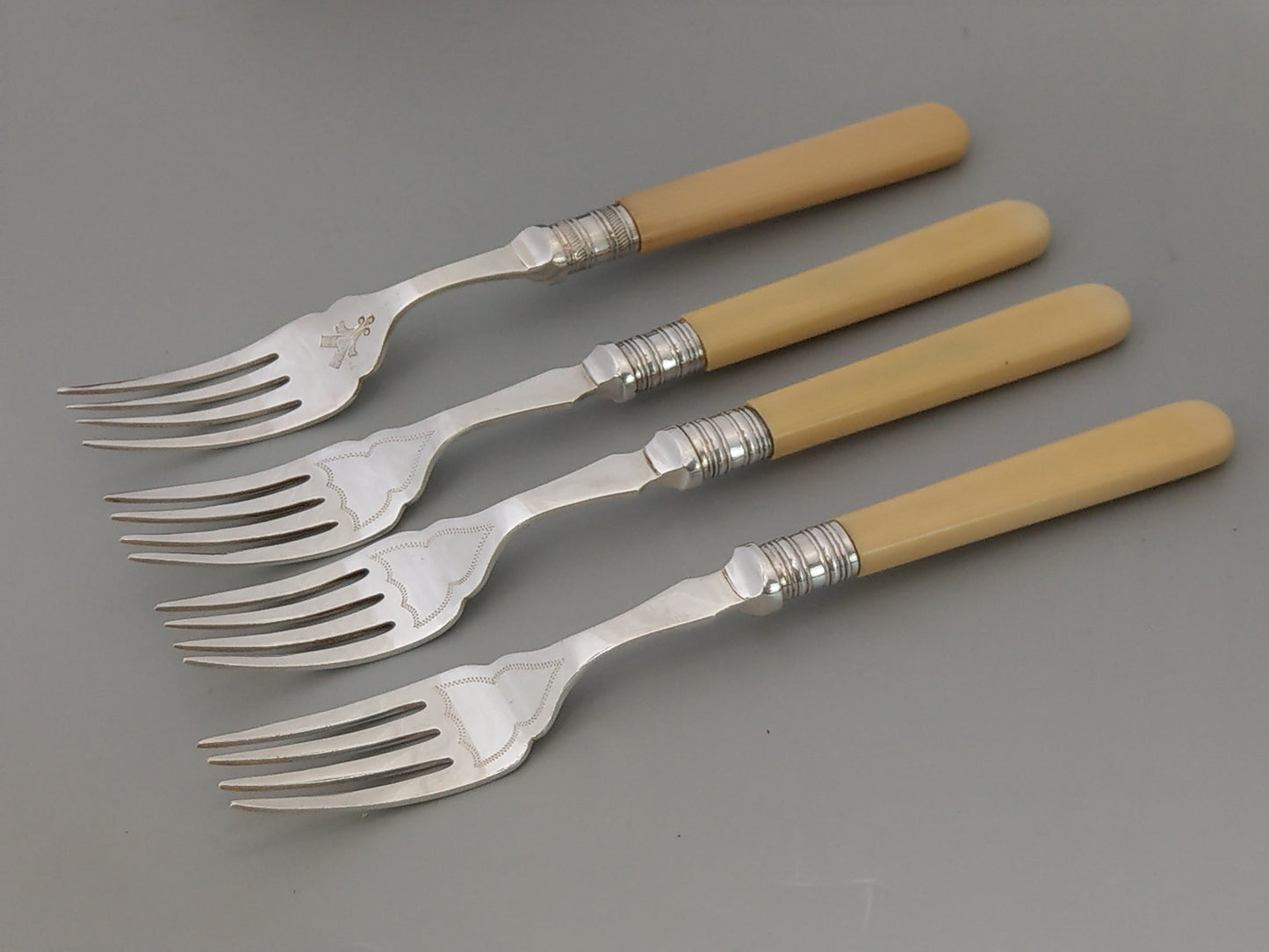 Sheffield Silver-plated Cutlery Set for 12 with Canteen Box