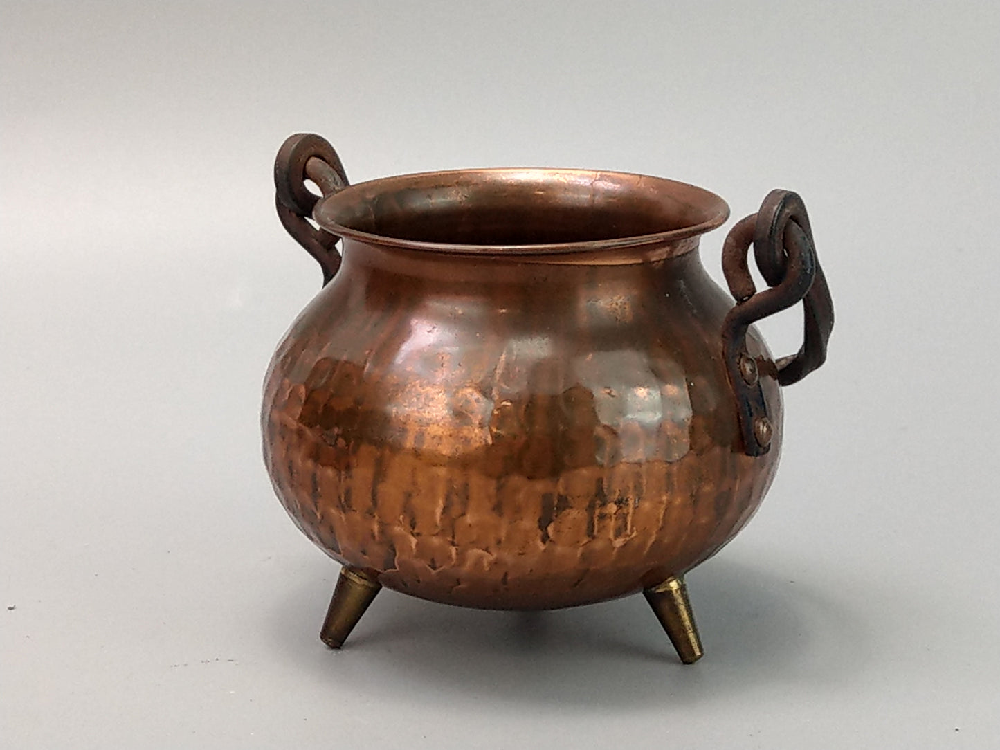 Small cauldron hammered copper with twisted wrought iron handle