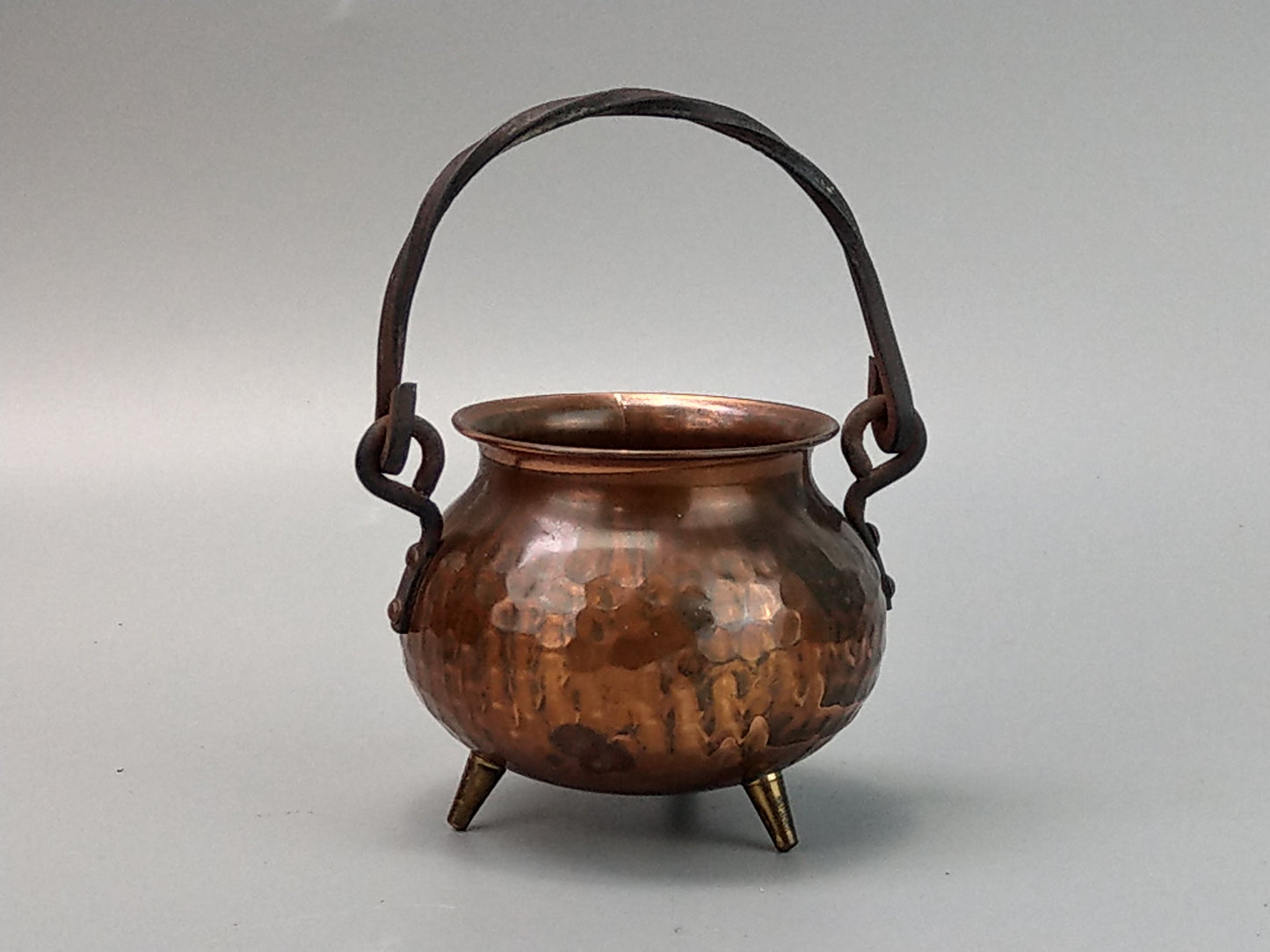 Small cauldron hammered copper with twisted wrought iron handle