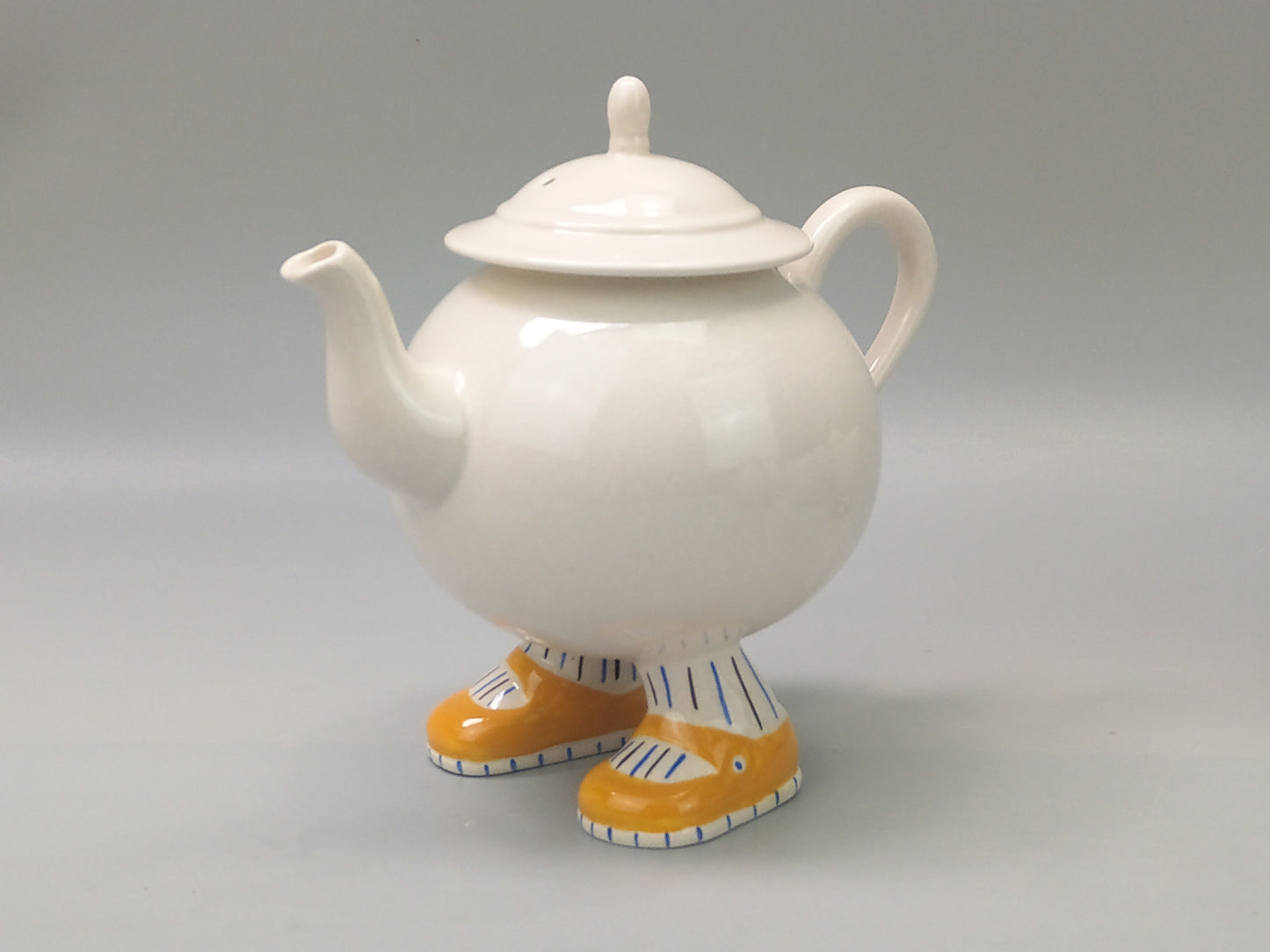 Carlton Ware Tea Set Walking Ware with Salt and Pepper Shakers