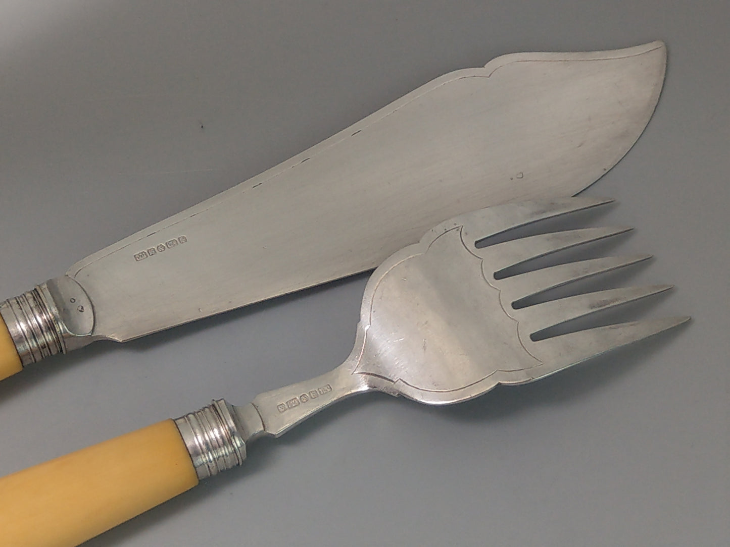 Victorian Engraved Fish Servers with Chunky Handle by William Briggs