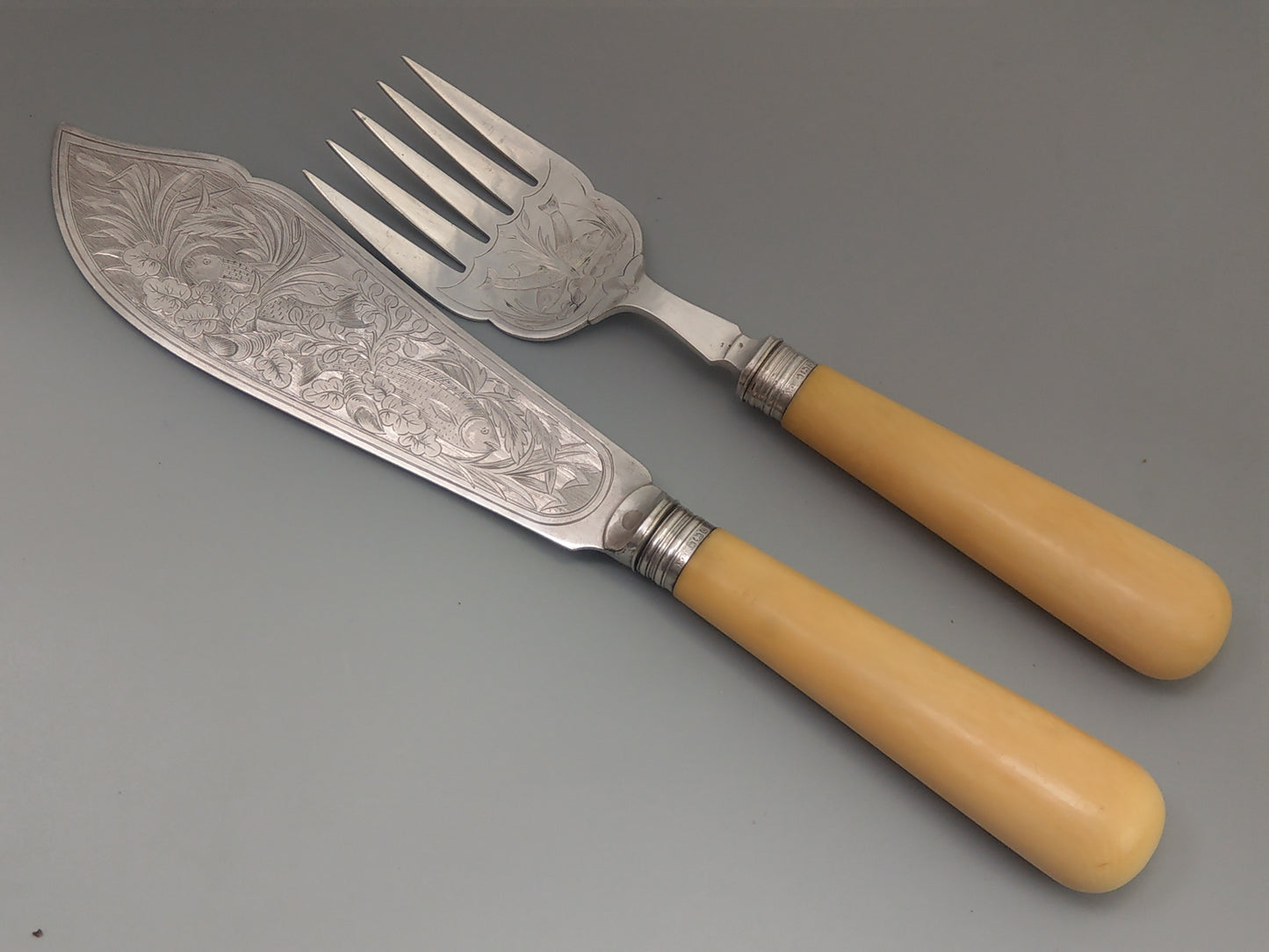 Victorian Engraved Fish Servers with Chunky Handle by William Briggs