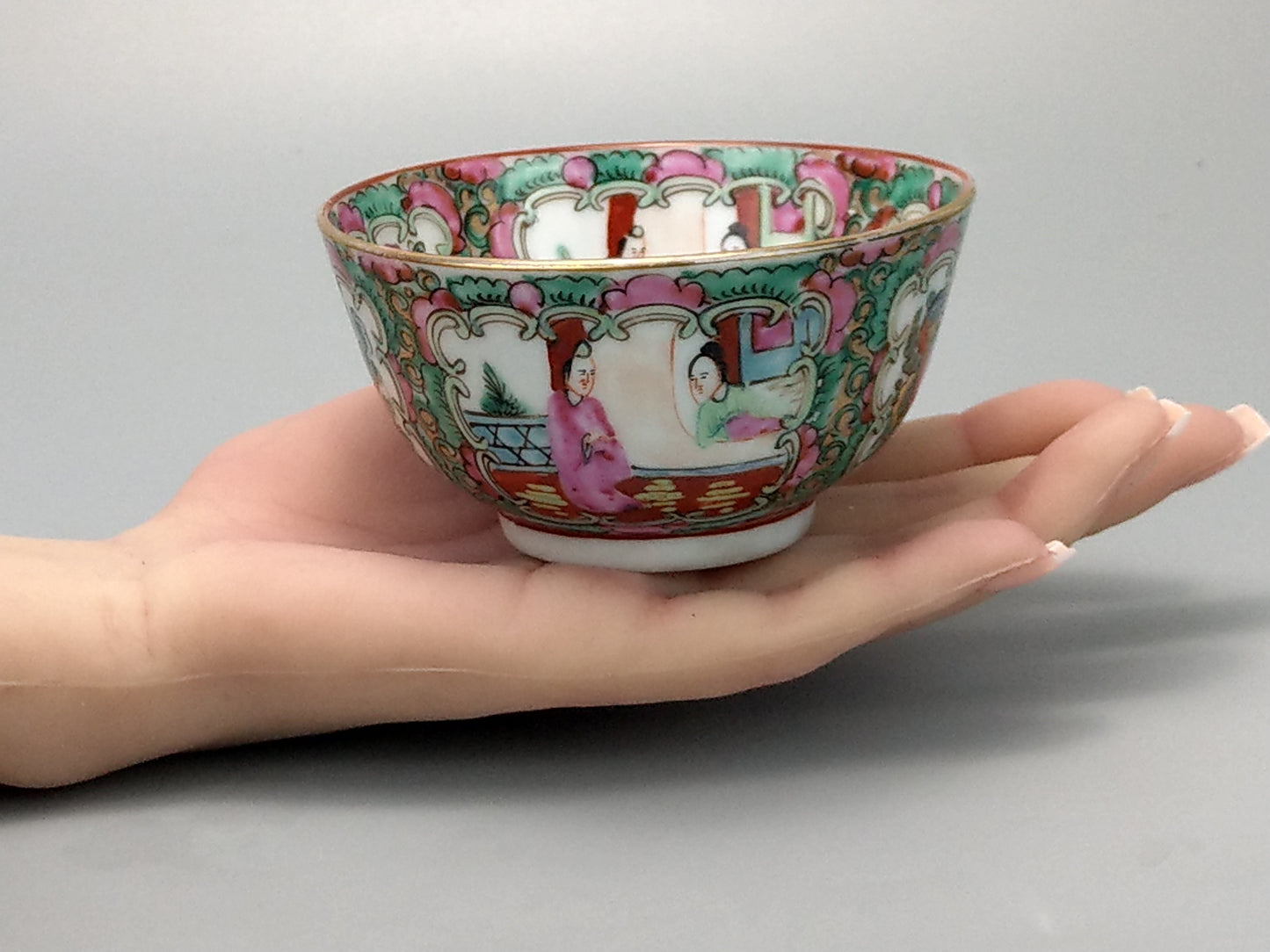 Chinese Rice Bowl Medalion Famille Rose c1900