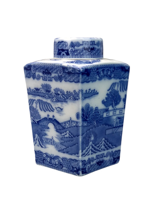 Blue and white tea caddy