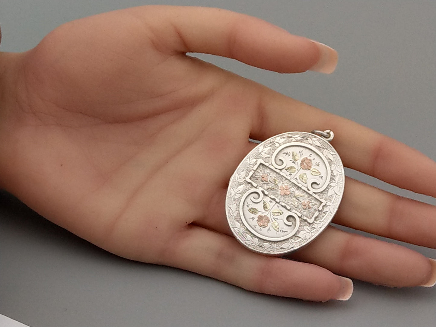 Victorian Oval Locket with Gold Applied Flowers