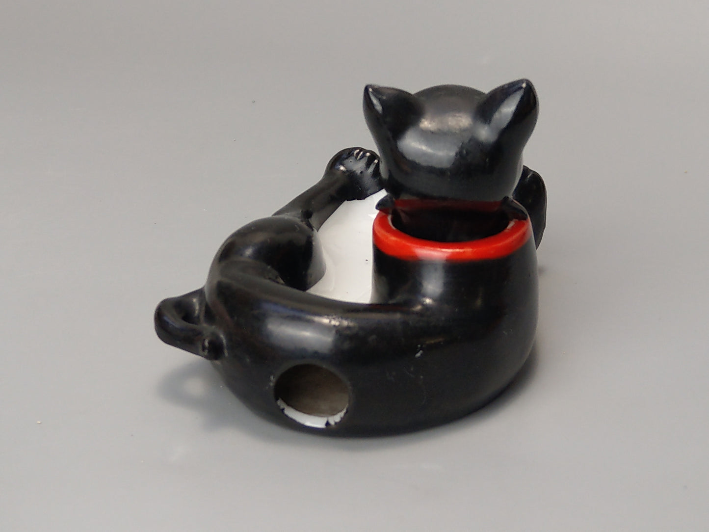 Nodding Head Ashtray Black Cat with Red Ribbon, Japanese Patent T.T, c. 1940