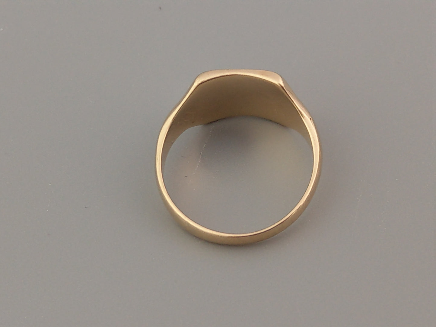 Antique 9ct gold signet ring, engraved with the letter, size T (UK) or 9.3/4 (US).